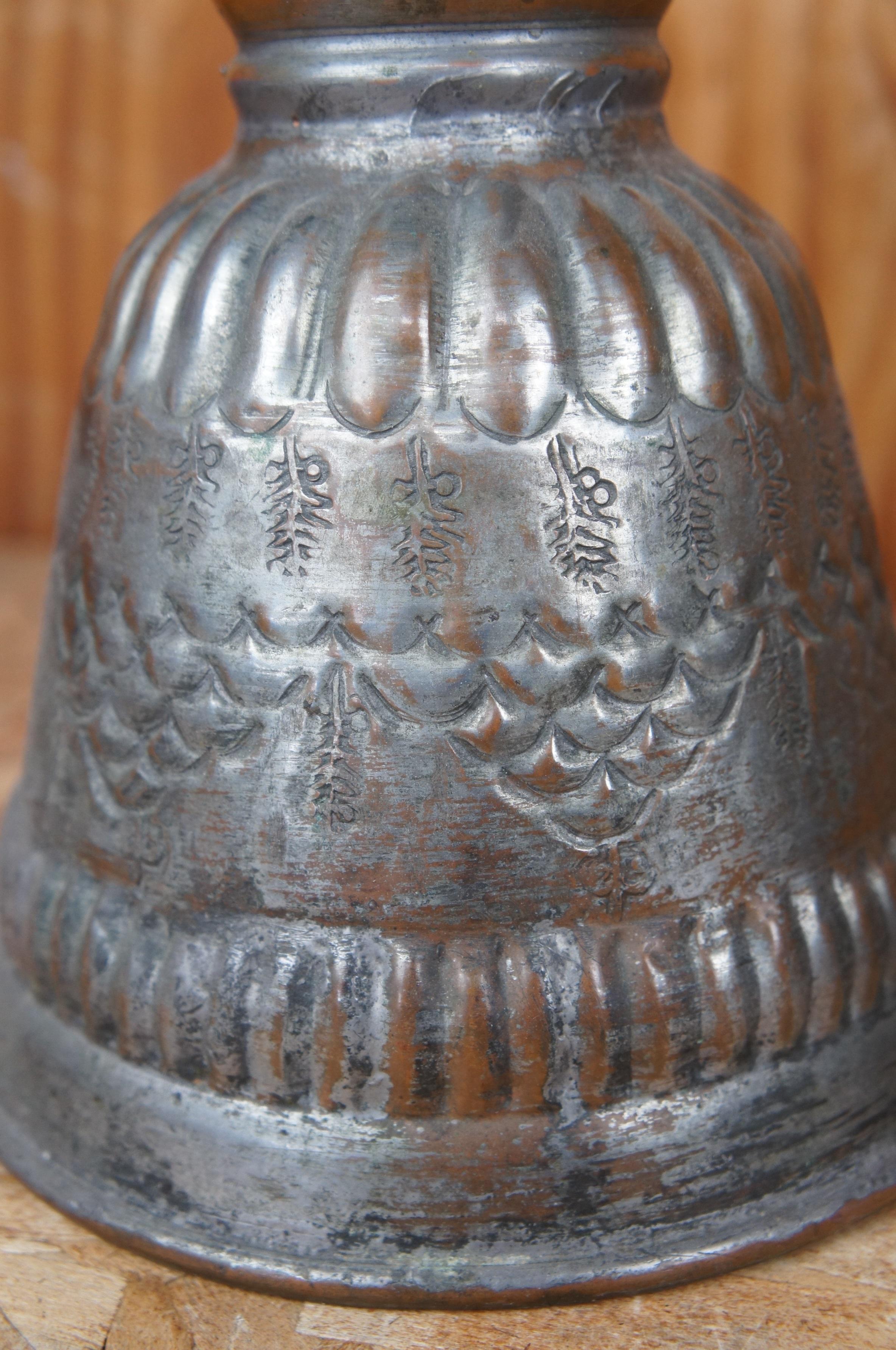 Cuivre 3 pichets de cruches à eau en cuivre martelé égyptien anciens Bonsai Gooseneck en vente