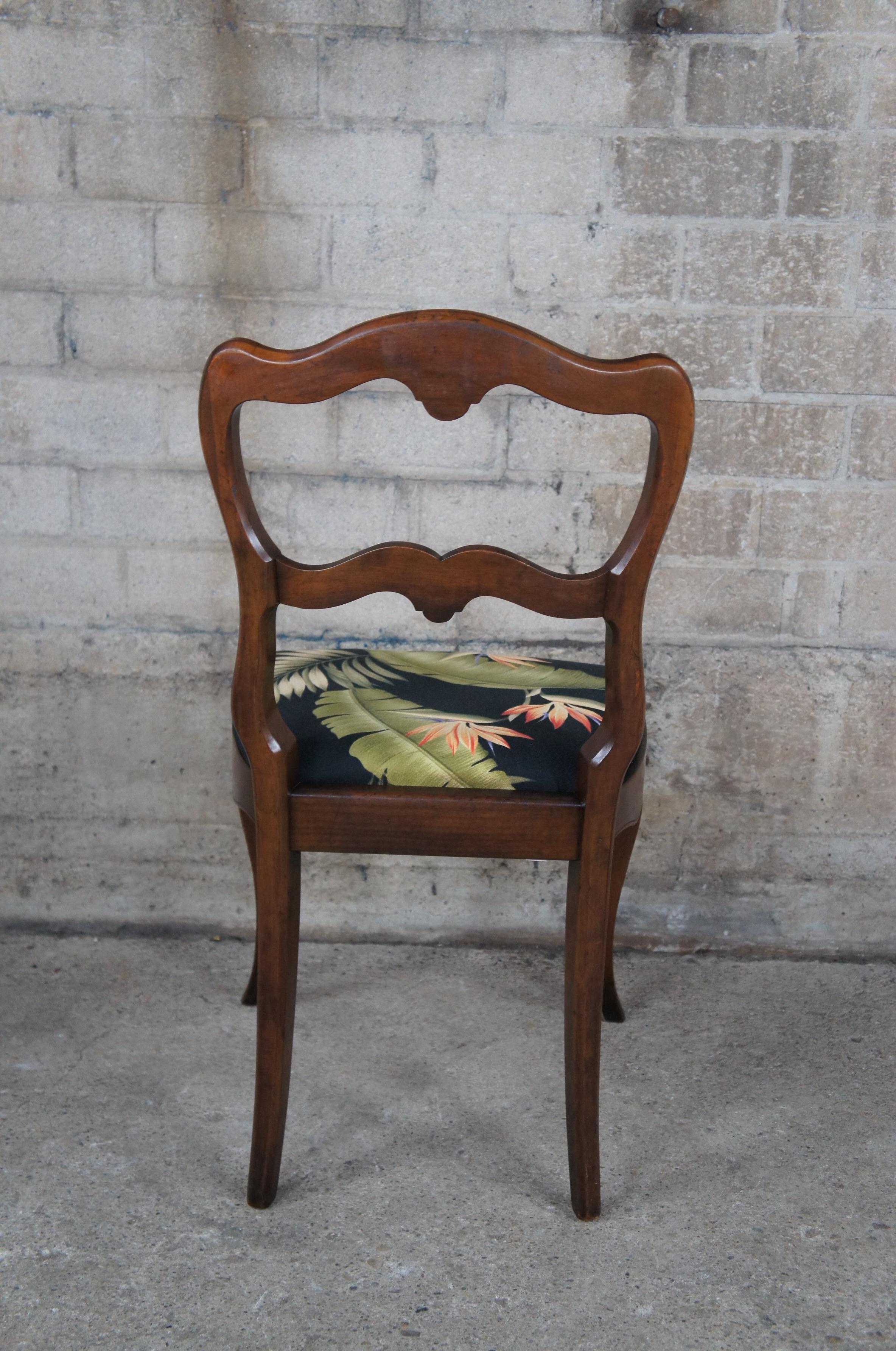 XIXe siècle 3 chaises d'appoint françaises anciennes de style victorien en noyer rembourrées pour salle à manger ou salon en vente