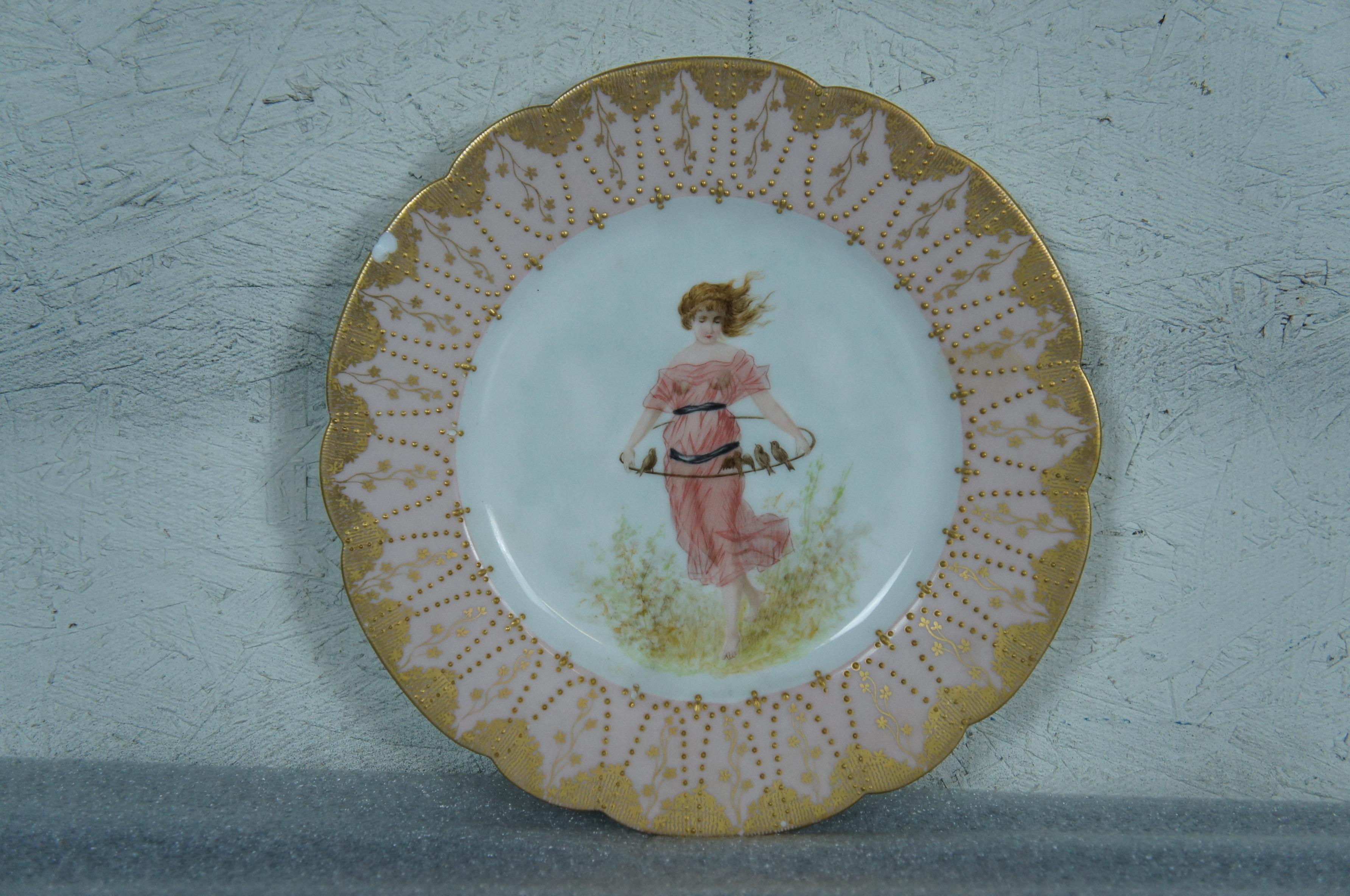 3 Antichi piatti Haviland & Co. Royal Vienna incrostati d'oro da 9,5 pollici In condizioni discrete in vendita a Dayton, OH