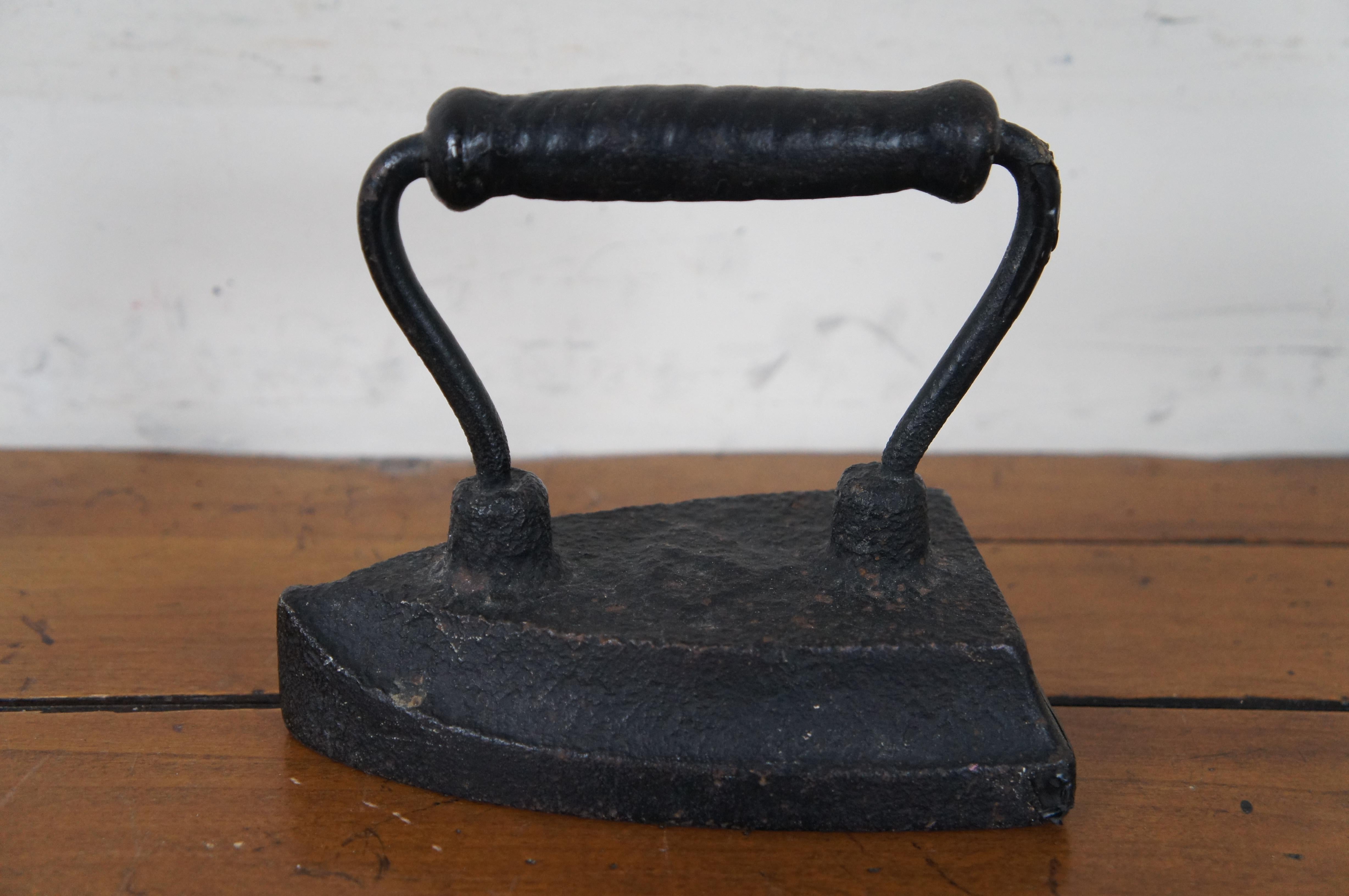 19th Century 3 Antique Victorian Cast Iron Sad Flat Press Laundry Cloth Irons Trivet For Sale