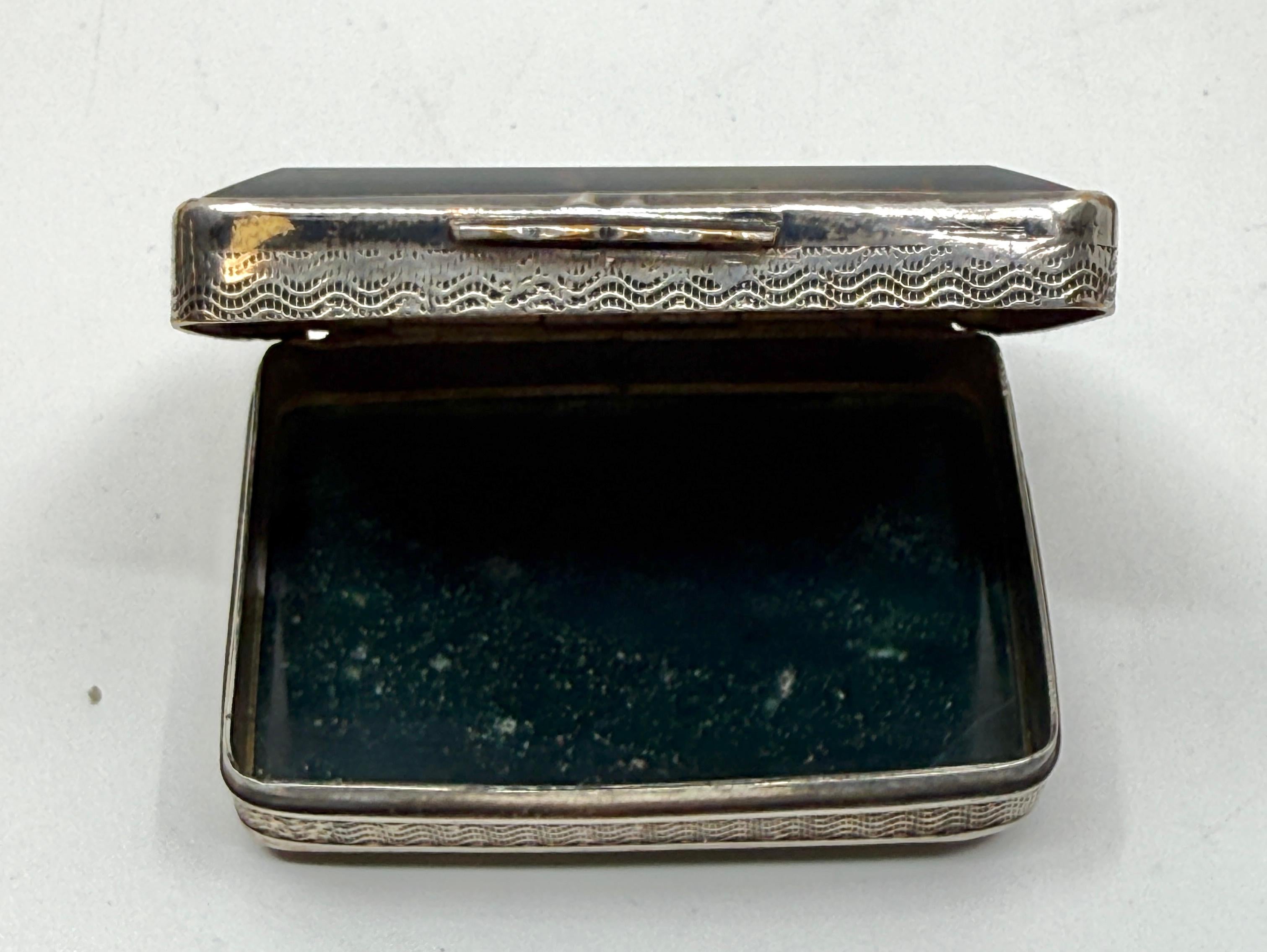 Fait main 3 tabatières ou boîtes à bibelots anciennes de style victorien avec bandes et agate moussue en vente