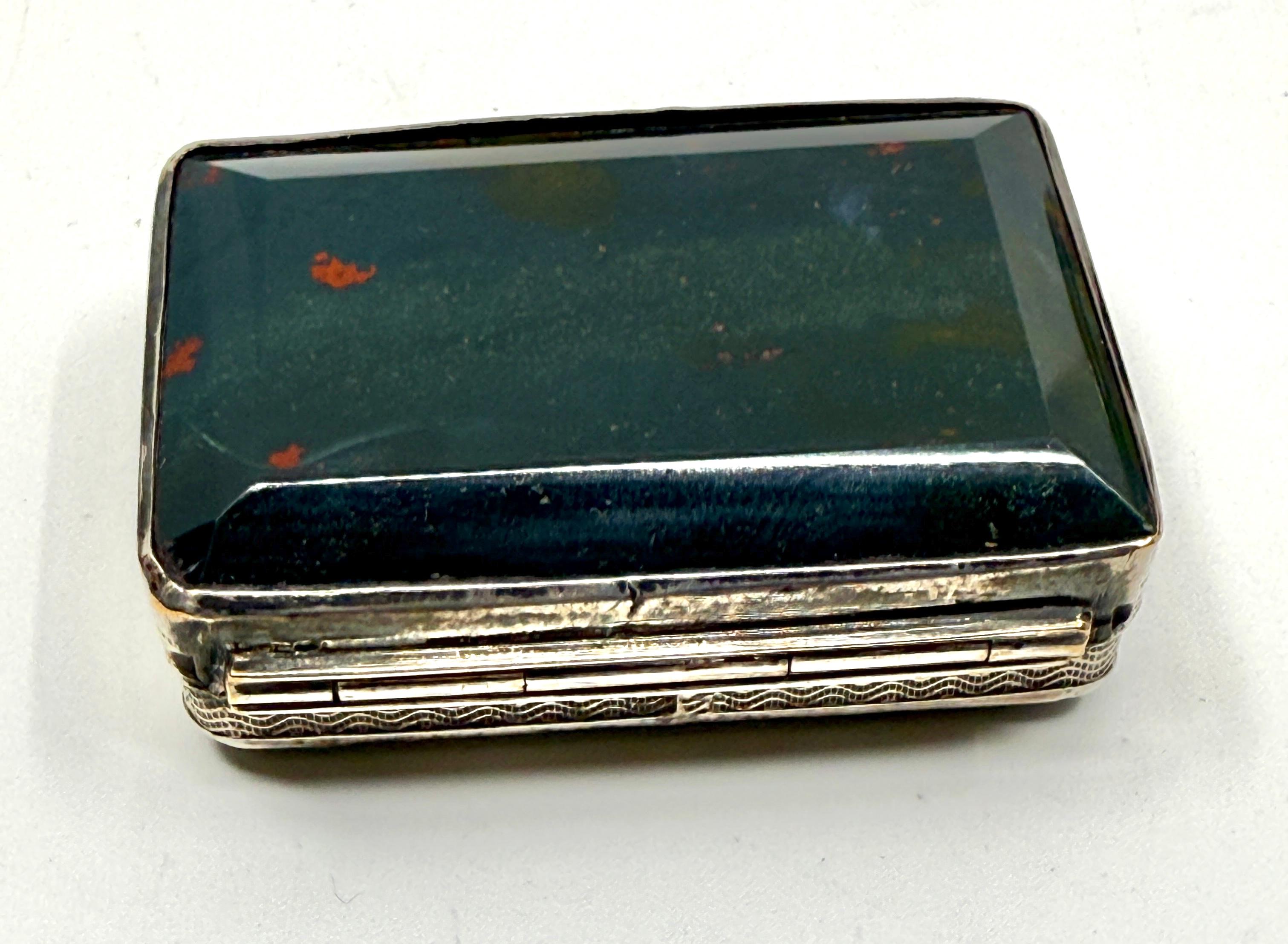 XIXe siècle 3 tabatières ou boîtes à bibelots anciennes de style victorien avec bandes et agate moussue en vente
