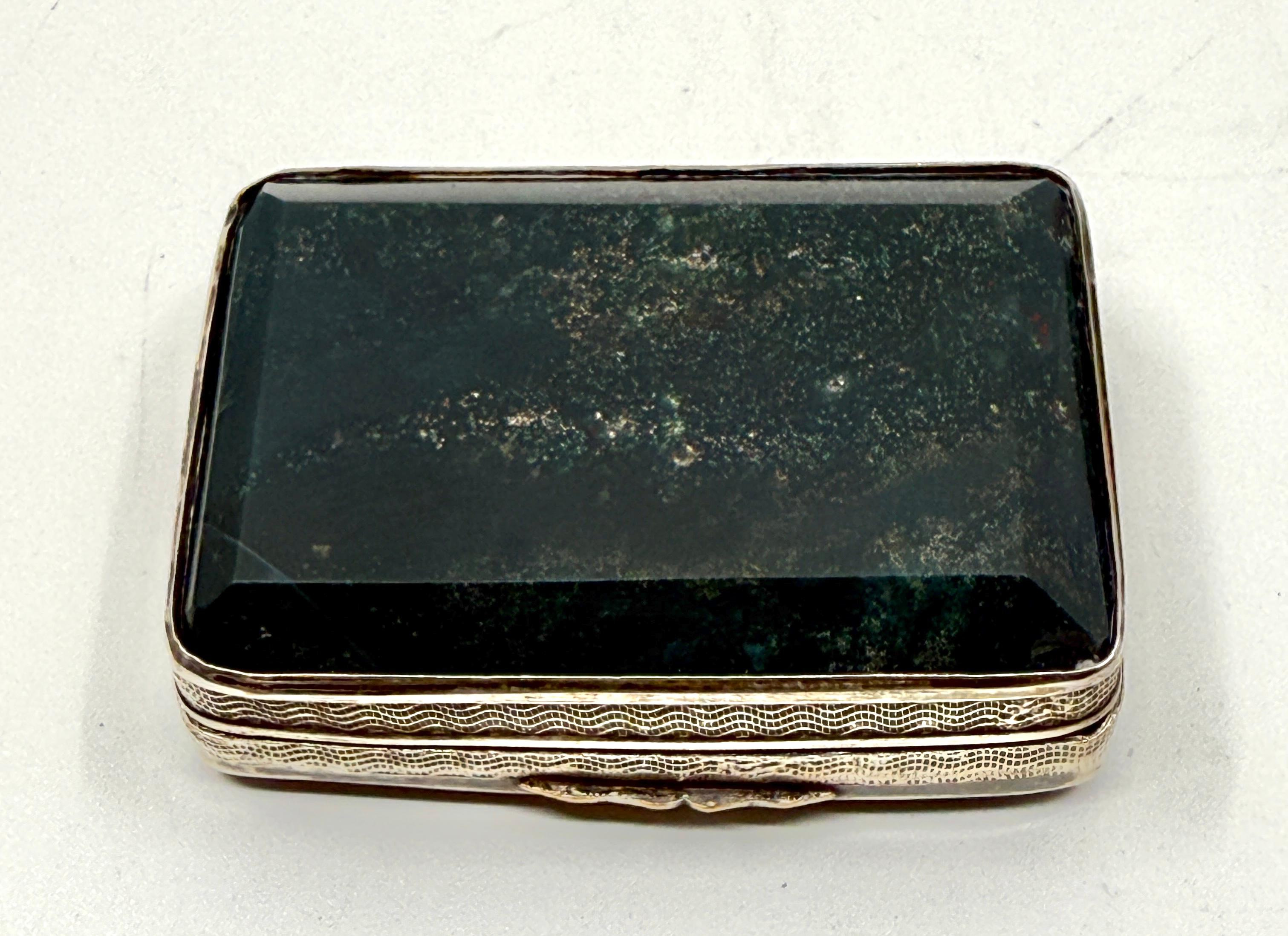 Métal 3 tabatières ou boîtes à bibelots anciennes de style victorien avec bandes et agate moussue en vente