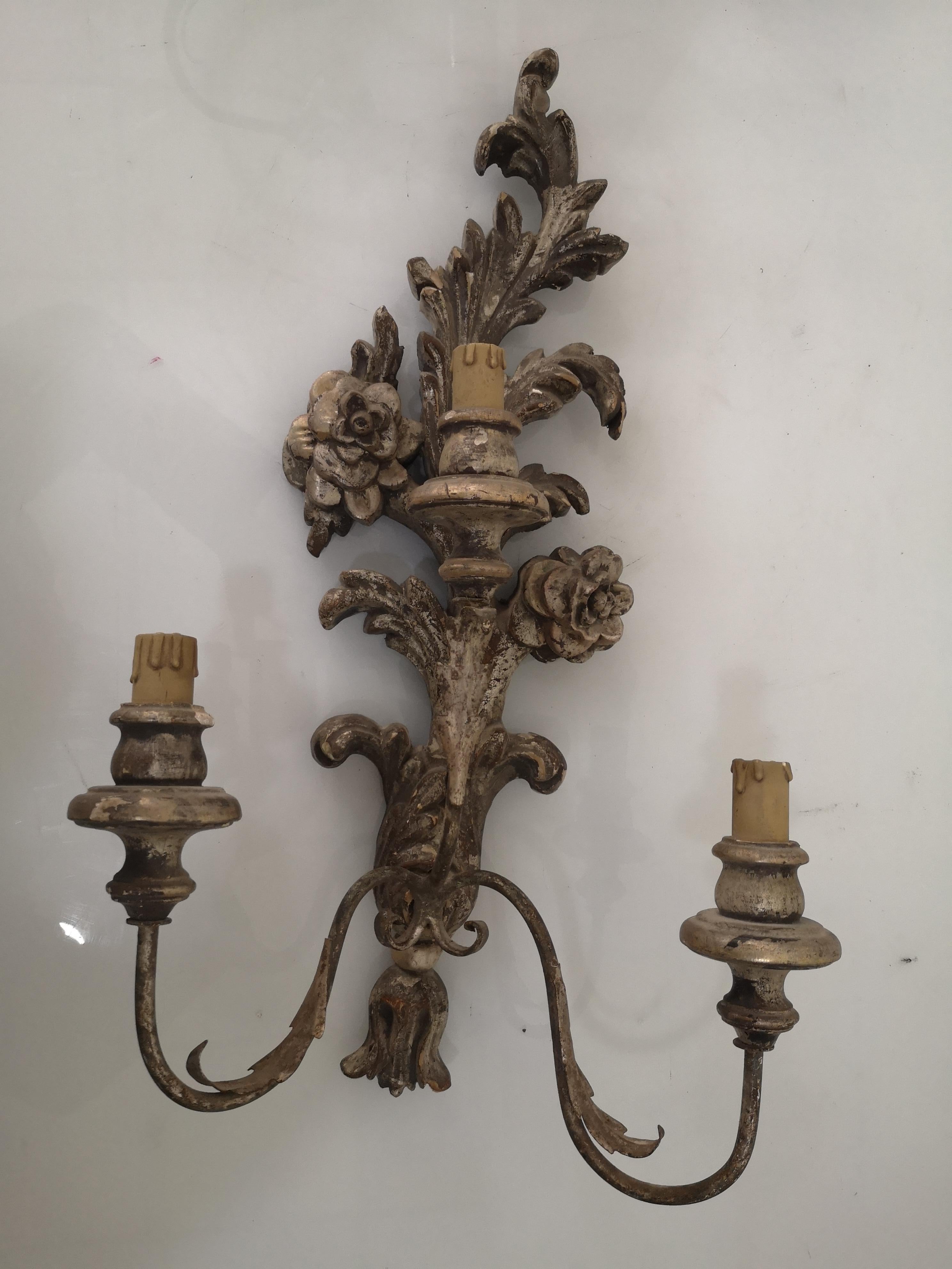 3 Applique a 3 luci in legno e pastiglia argentata anni 30 - H cm 58 in vendita 5