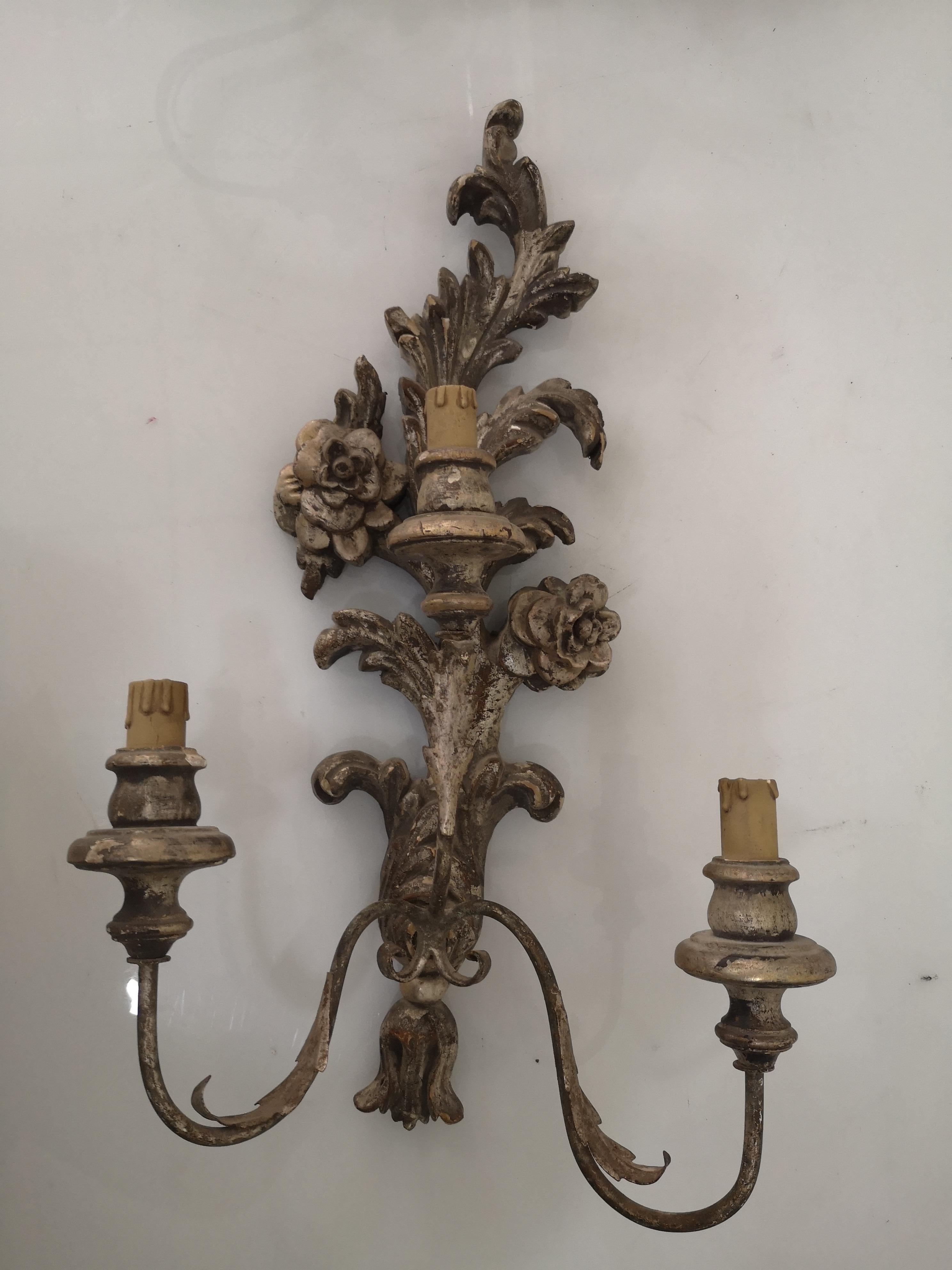 Ferro 3 Applique a 3 luci in legno e pastiglia argentata anni 30 - H cm 58 in vendita