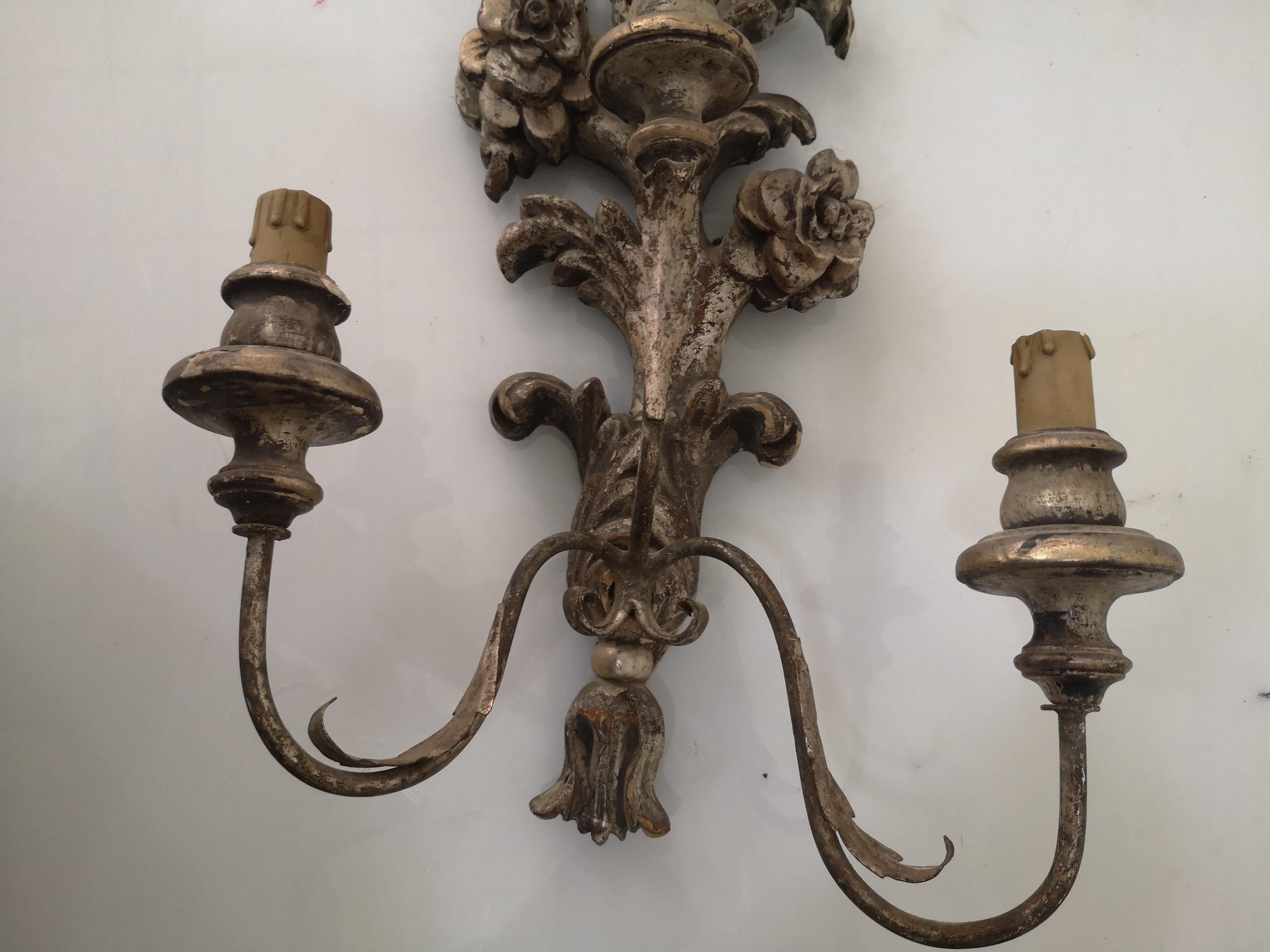 3 Applique a 3 luci in legno e pastiglia argentata anni 30 - H cm 58 in vendita 2