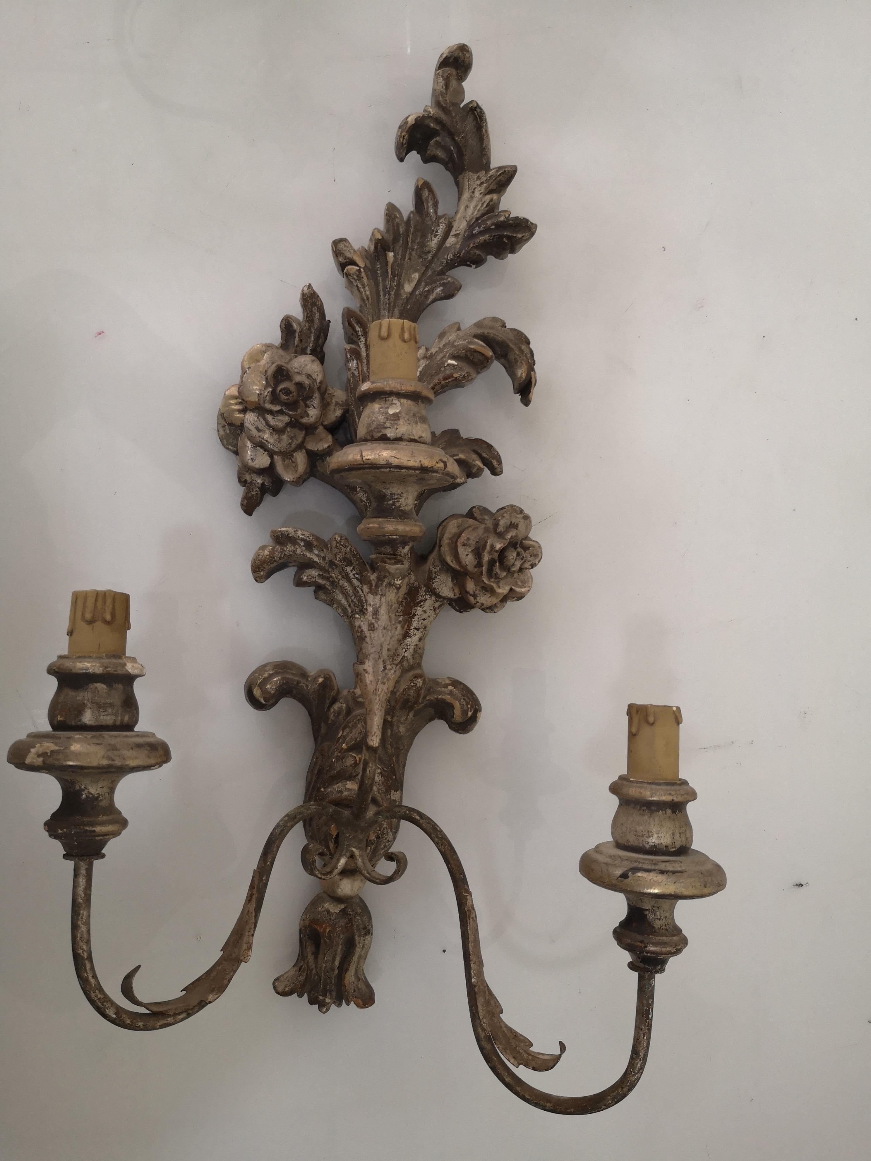 3 Applique a 3 luci in legno e pastiglia argentata anni 30 - H cm 58 in vendita 4