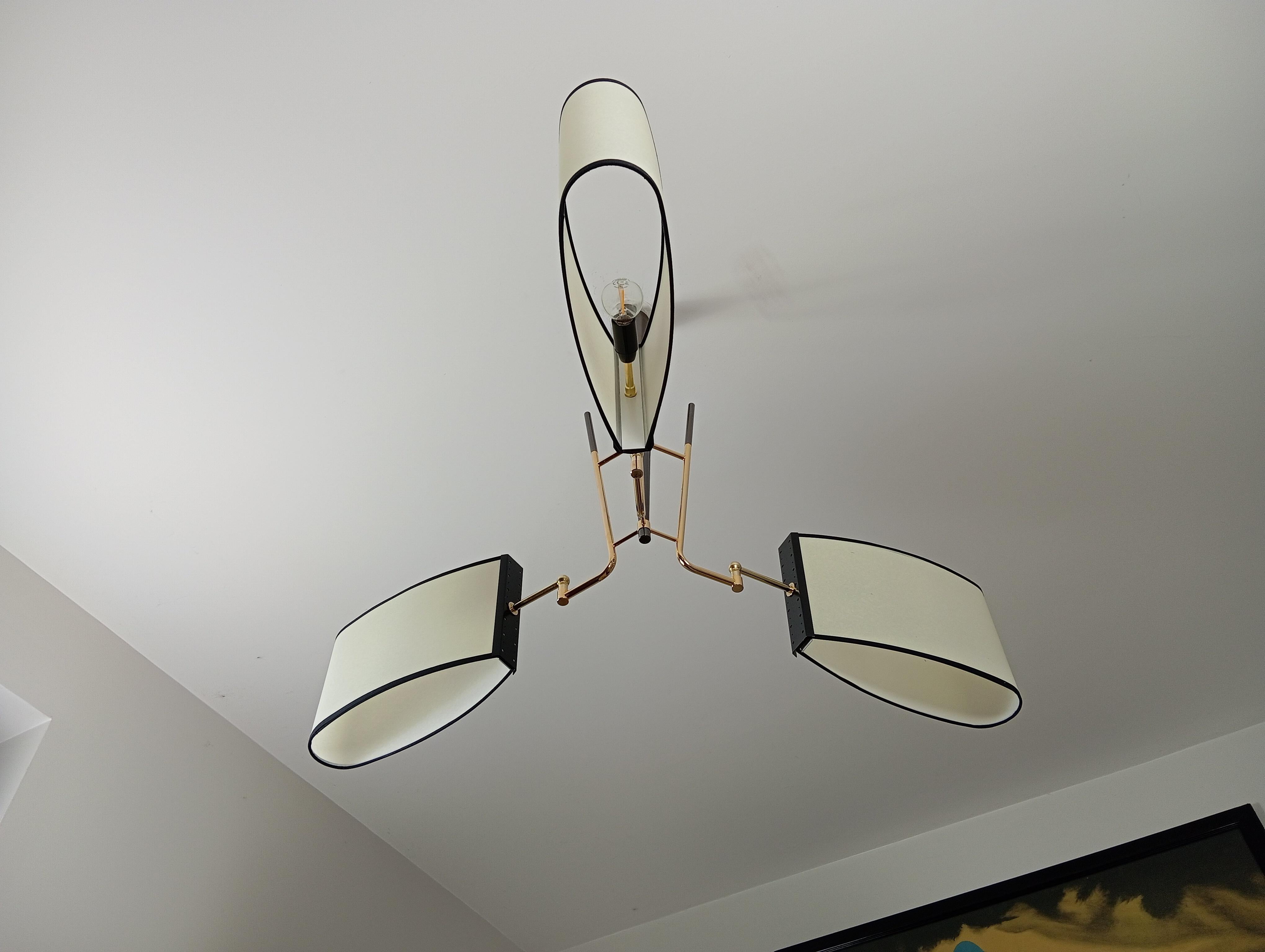 Ottone Lampadario a 3 bracci, Maison Lunel circa 1950 in vendita
