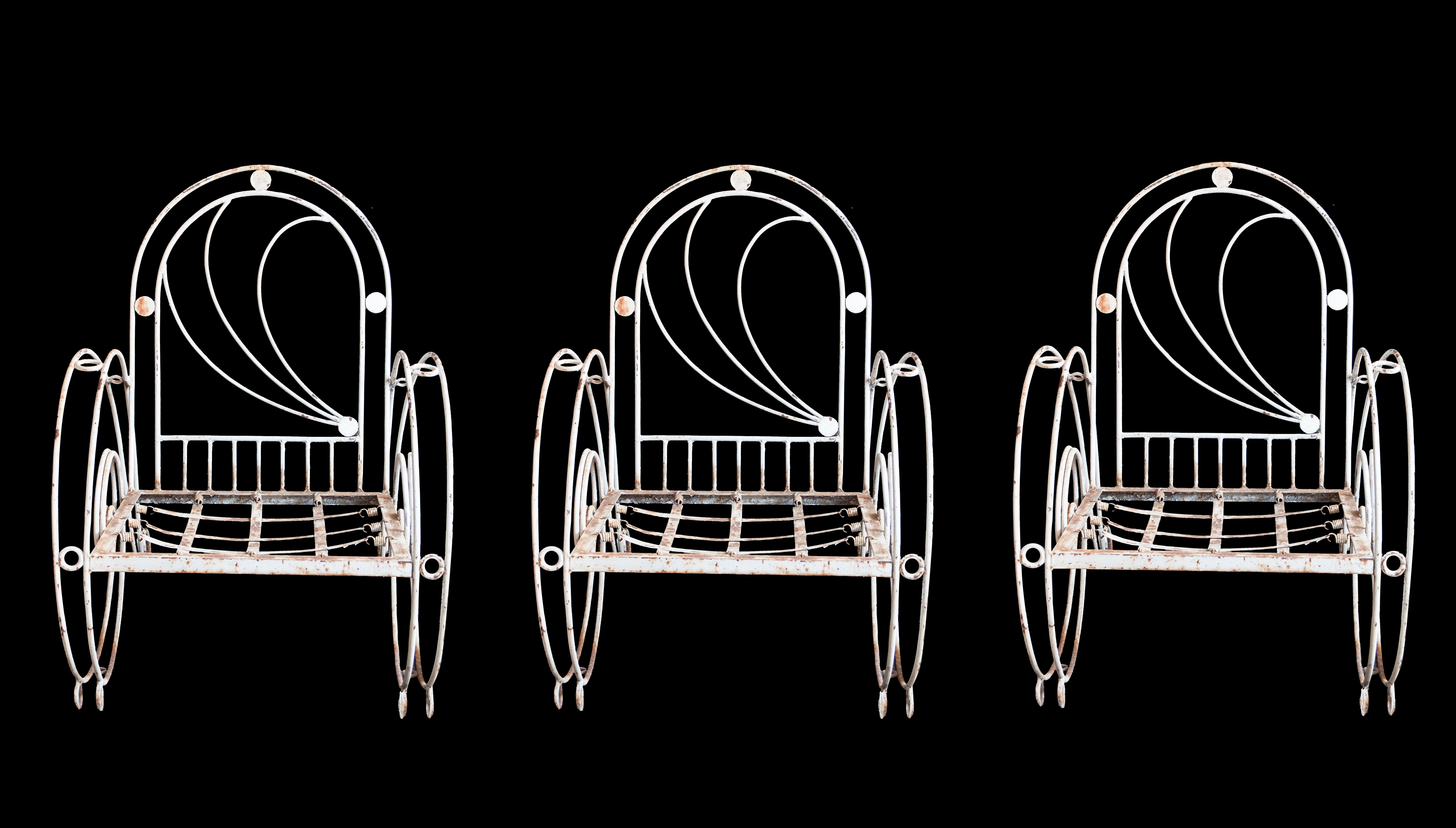 3 Sessel
Die Stühle werden vor der Auslieferung neu lackiert.
Seit 1982 haben wir uns auf den Verkauf von Art Deco, Jugendstil und Vintage spezialisiert. Wenn Sie Fragen haben, stehen wir Ihnen gerne zur Verfügung.
Drücken Sie auf die Schaltfläche