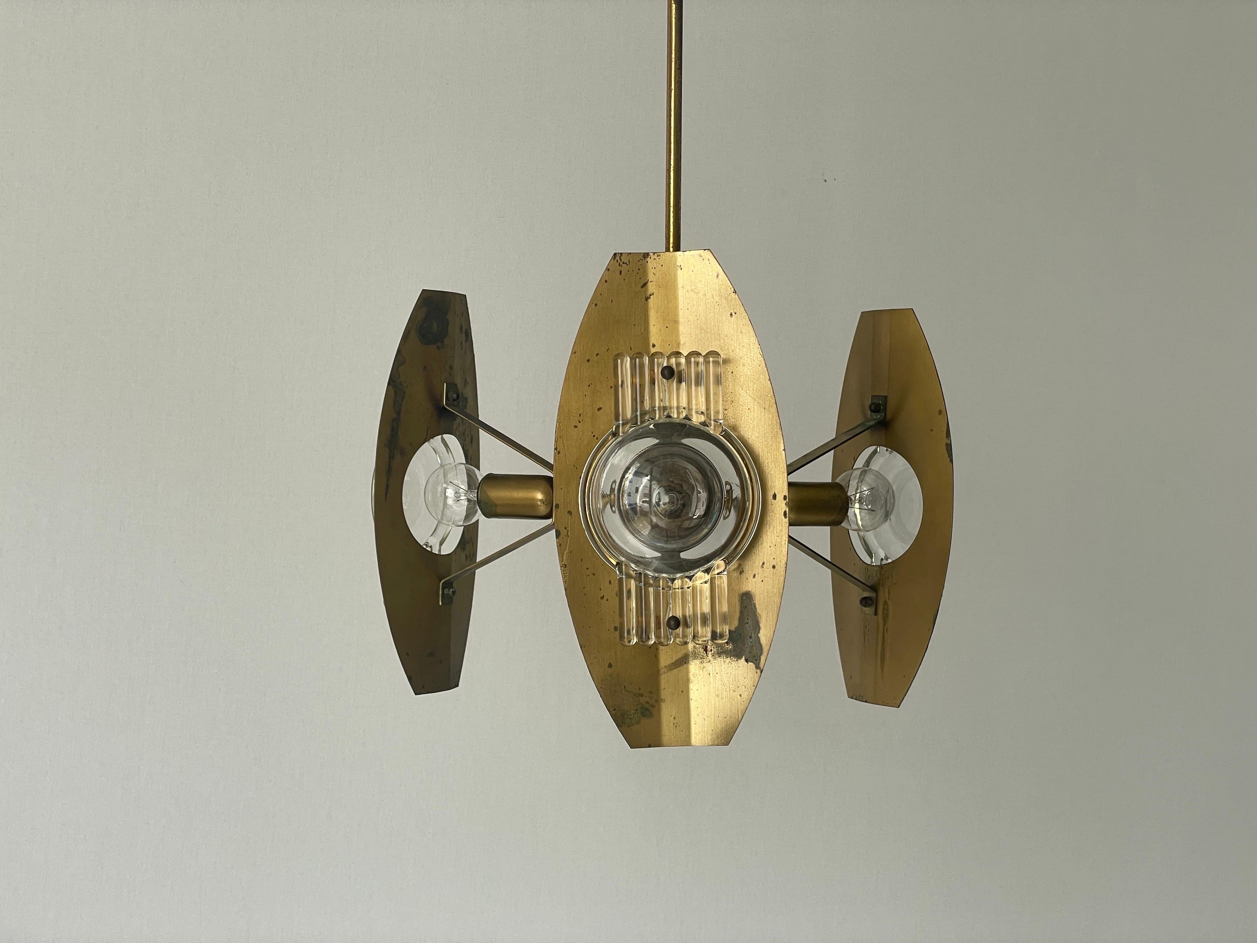 Mid-Century moderno Lampada da soffitto a 3 bracci in ottone e vetro a lente, anni '60, Italia in vendita