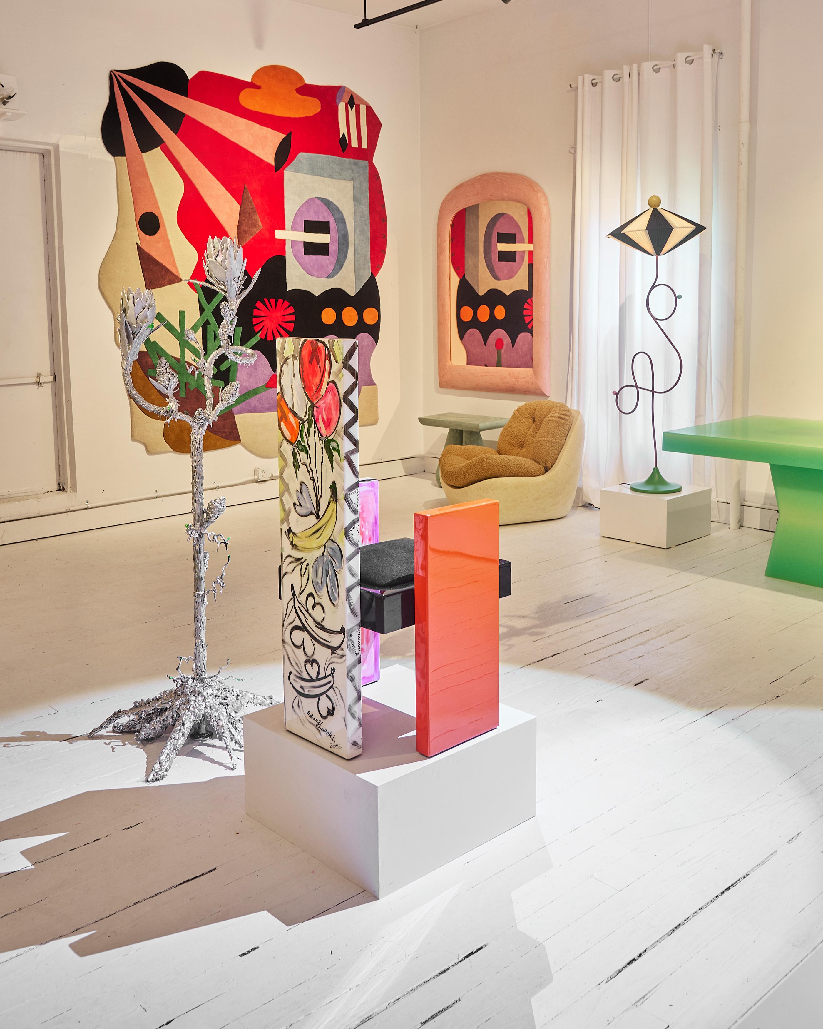 XXI secolo e contemporaneo Candelabro a 3 braccia in resina e metallo cromato Earth Monsters di Roham Shamekh in vendita