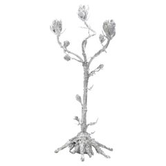 Candelabro de resina y metal cromado de 3 brazos Earth Monsters by Roham Shamekh