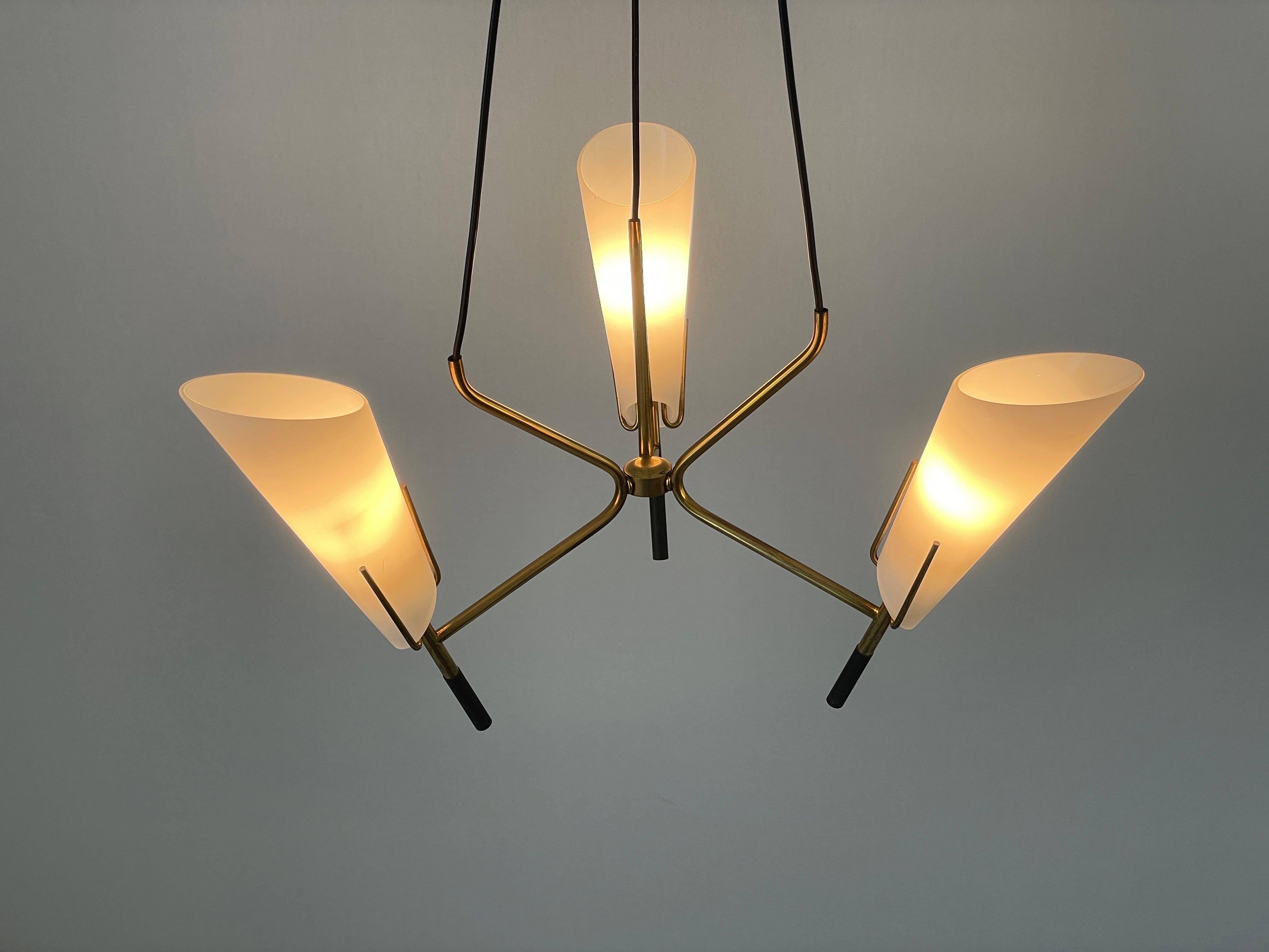 3- Lampe pendante en verre armé et laiton, années 1960, Italie en vente 4