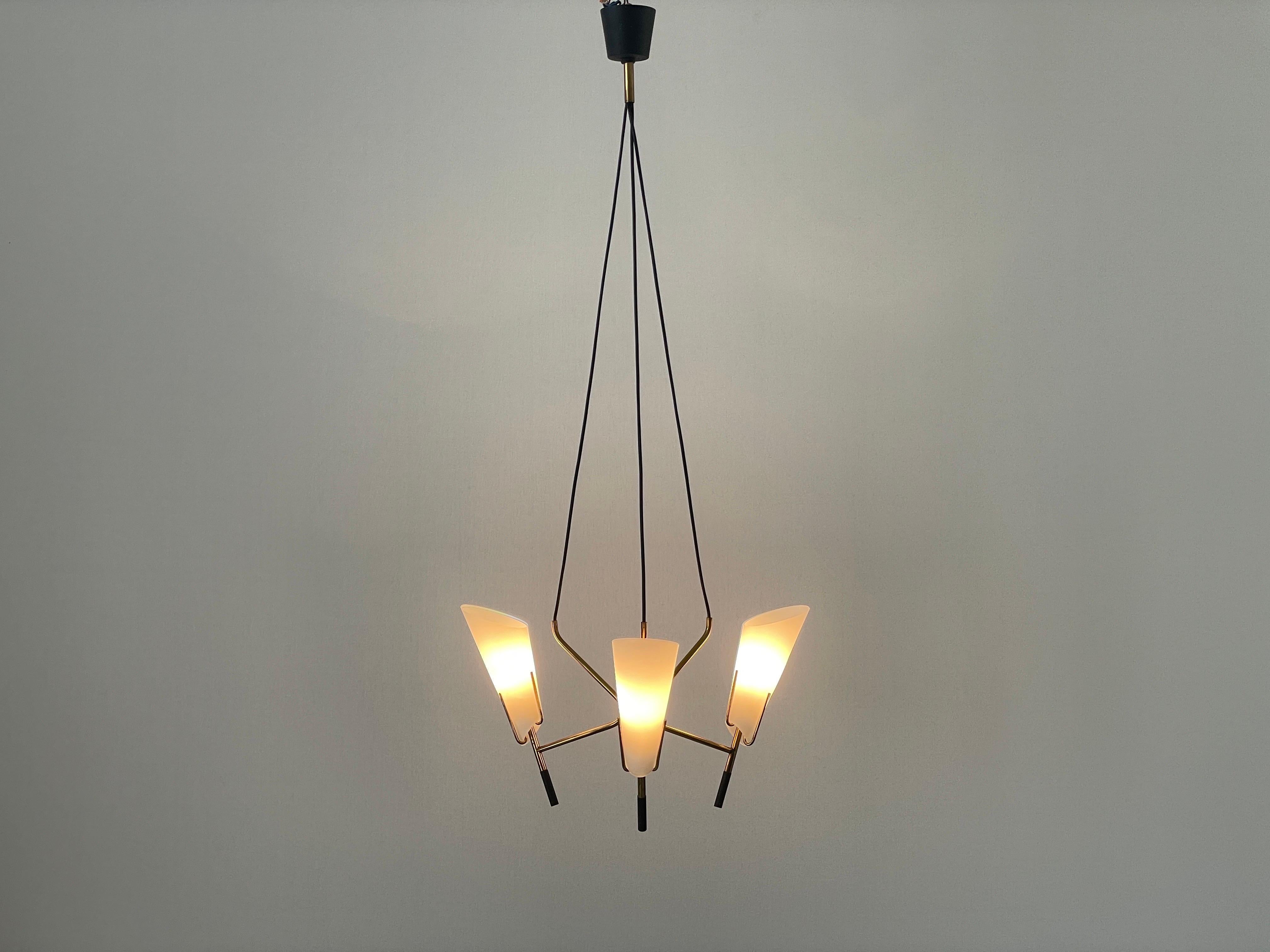 3- Lampe pendante en verre armé et laiton, années 1960, Italie en vente 5