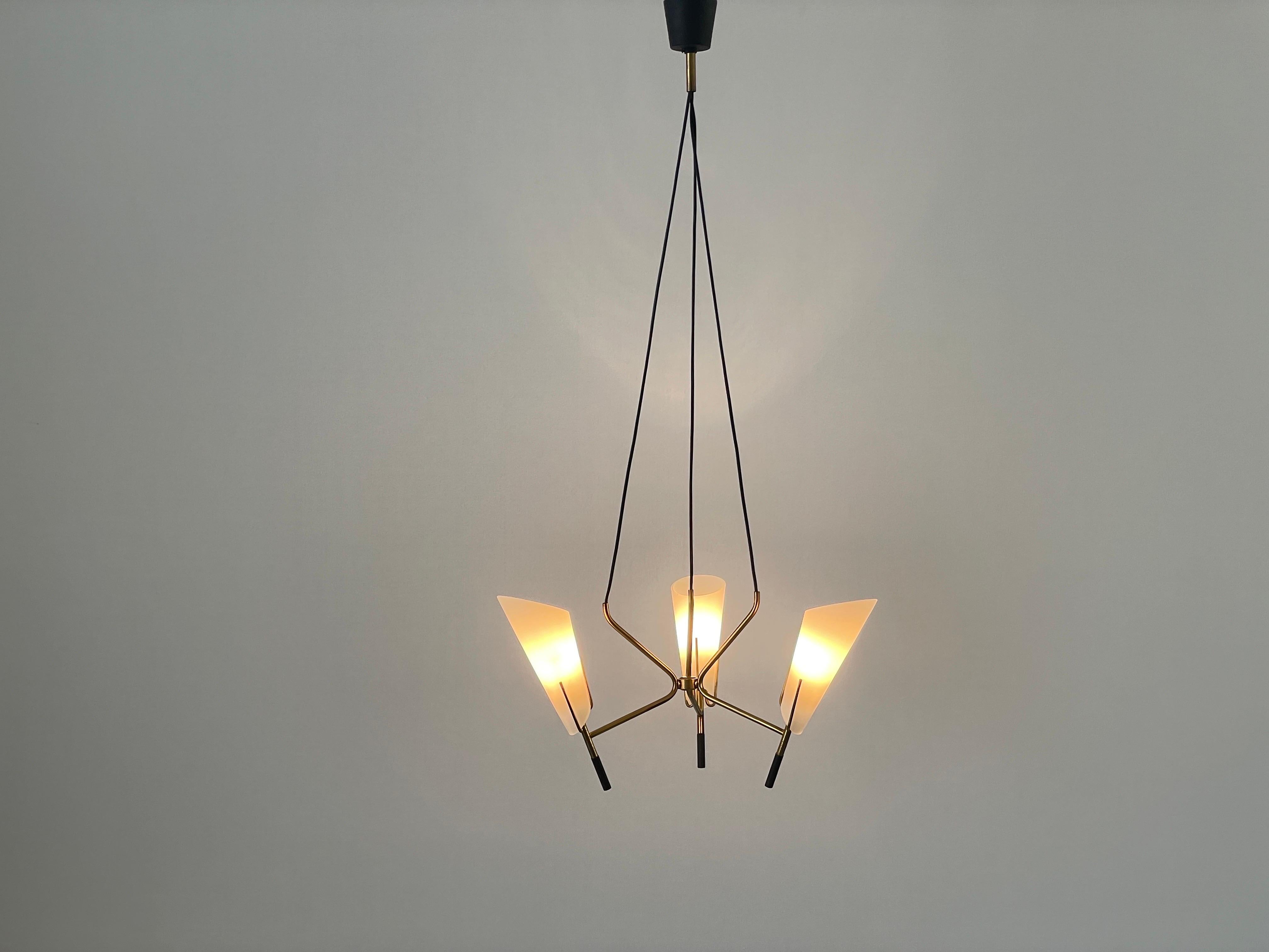 3- Lampe pendante en verre armé et laiton, années 1960, Italie en vente 8