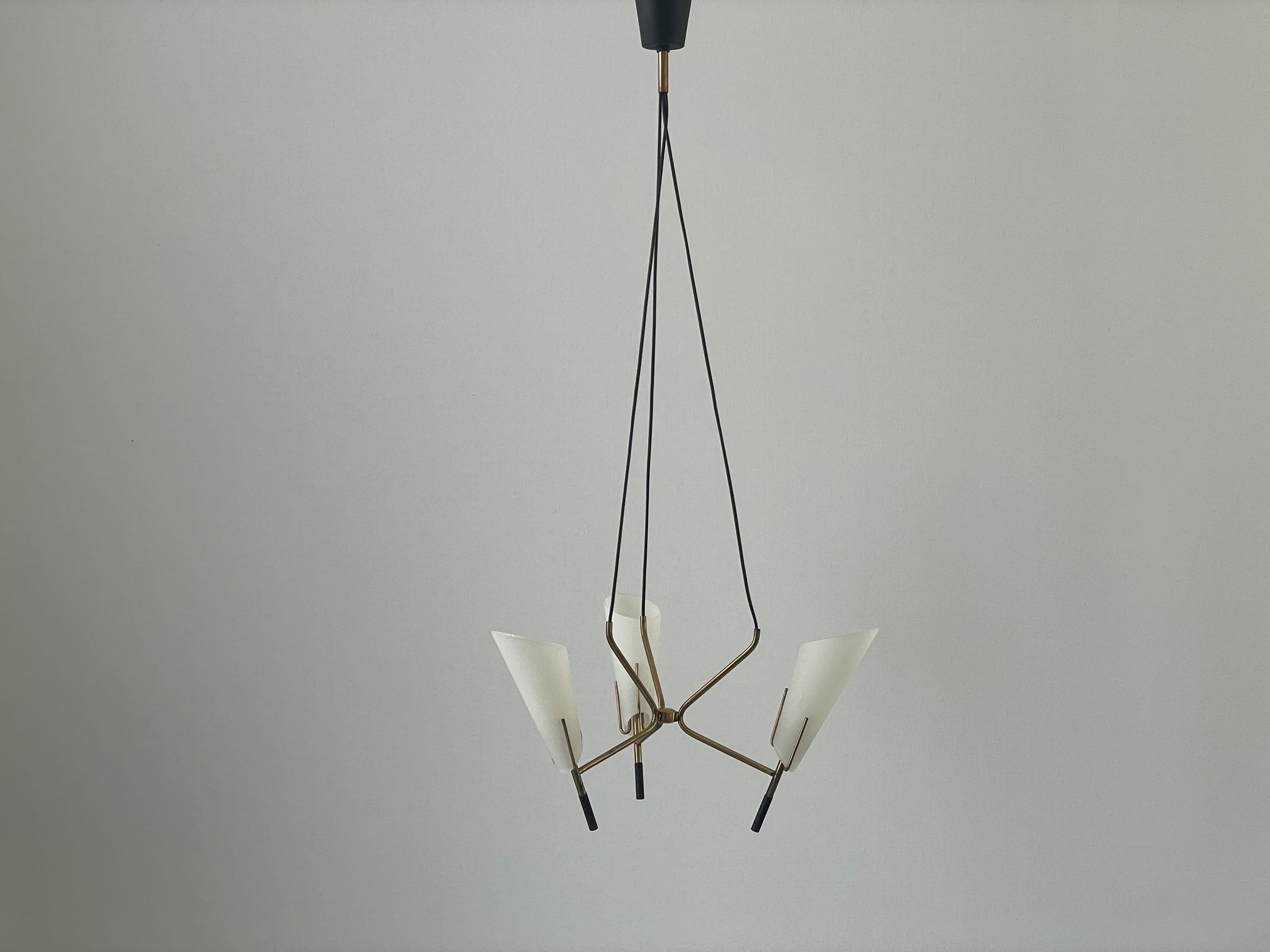3- Lampe pendante en verre armé et laiton, années 1960, Italie en vente 1