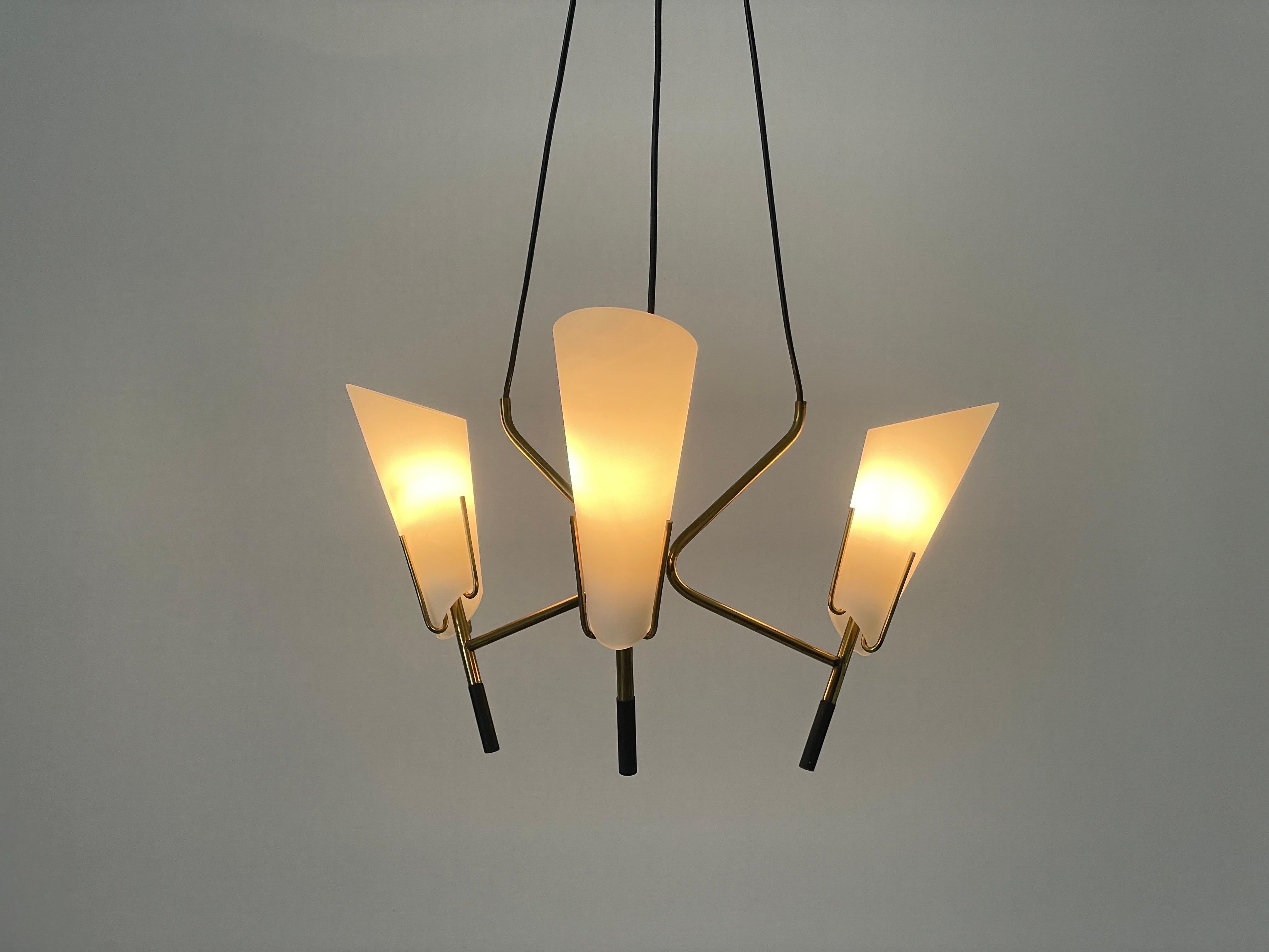 3- Lampe pendante en verre armé et laiton, années 1960, Italie en vente 2