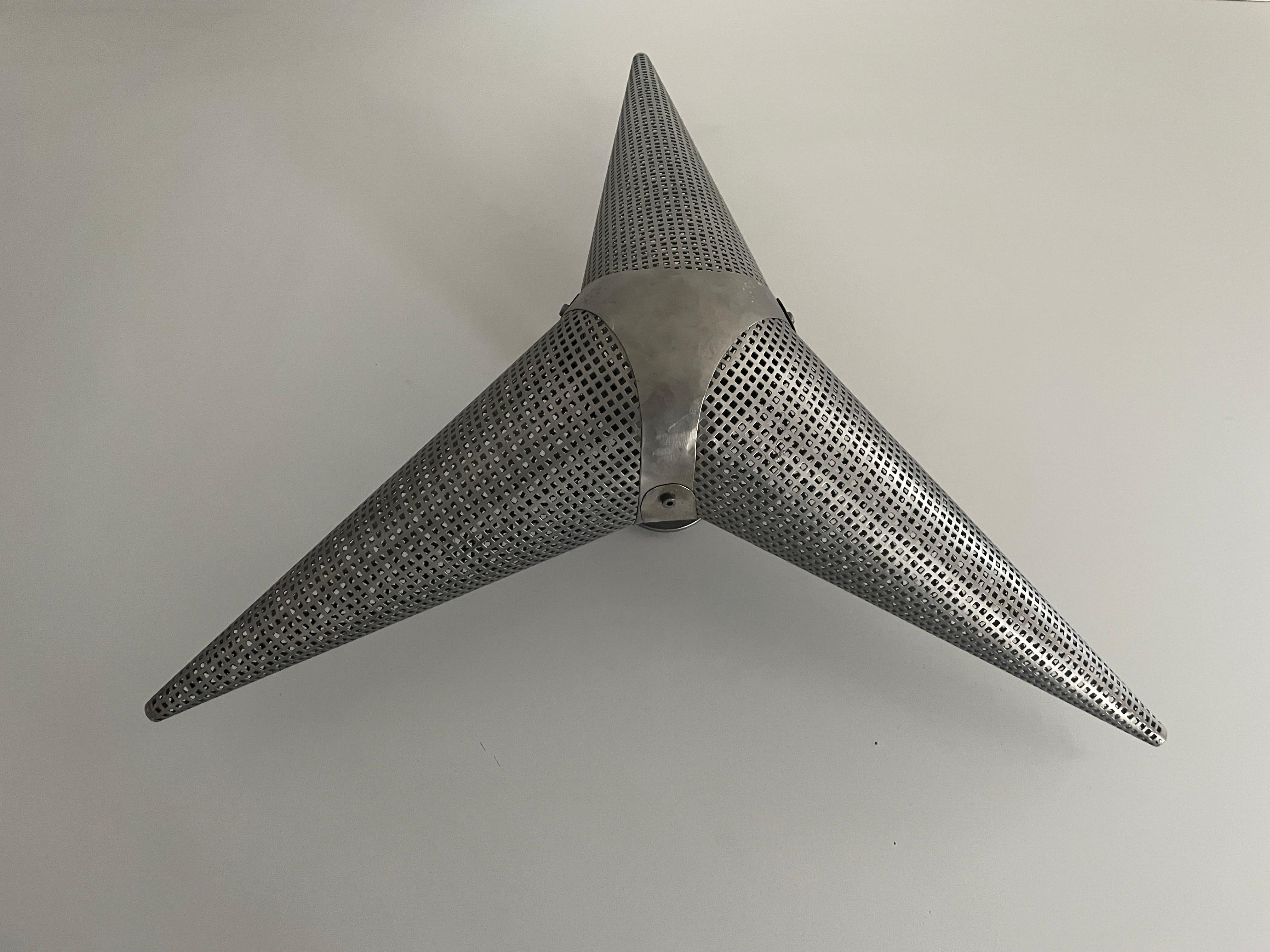 Lámpara de techo o empotrable de aluminio con pantalla de estrella de 3 brazos, años 60, Alemania mediados del siglo XX en venta