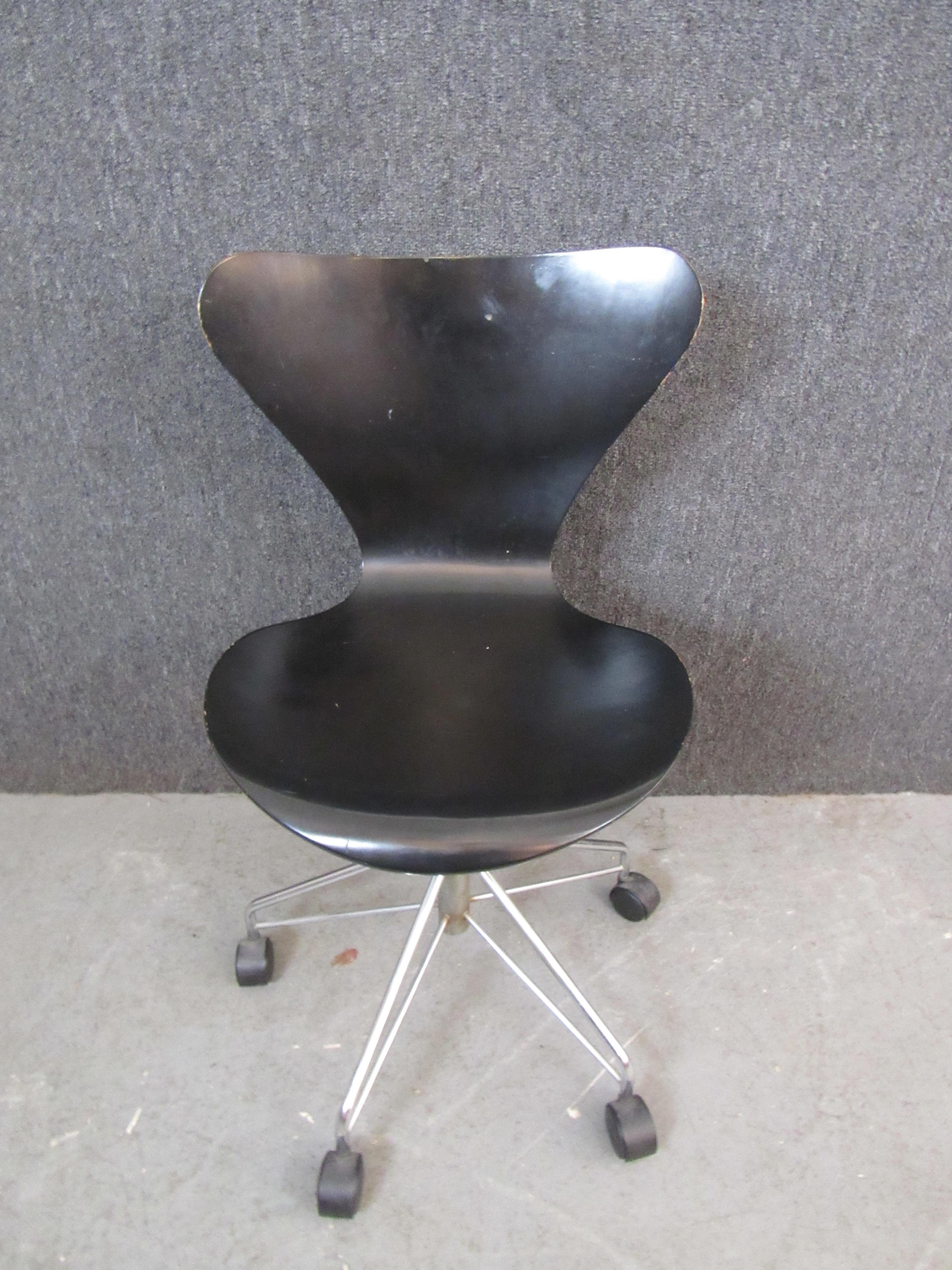 3 Chaises de bureau Arne Jacobsen 