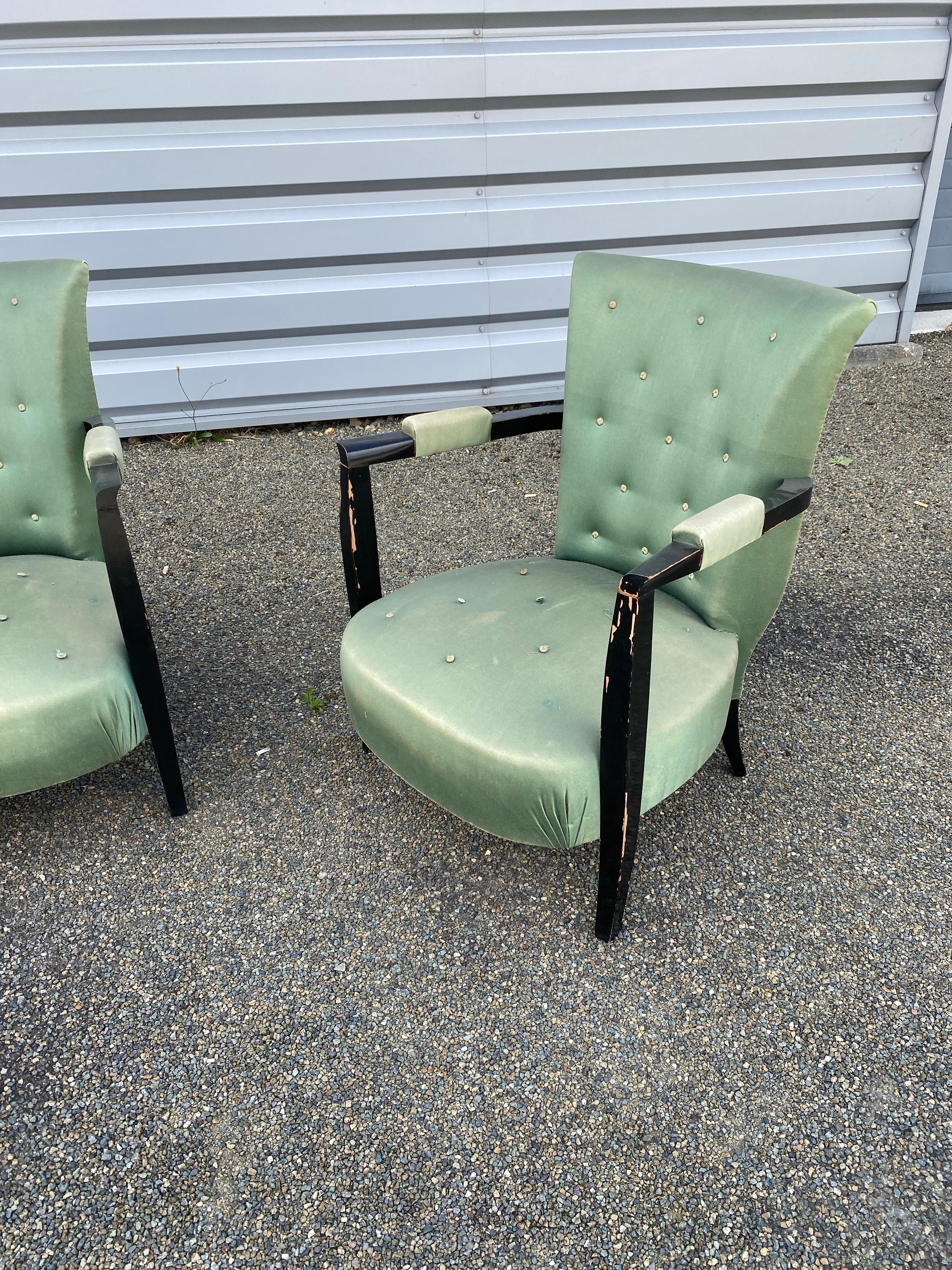 3 fauteuils Art Déco en bois noirci, vers 1940.
Patine et revêtement à refaire.