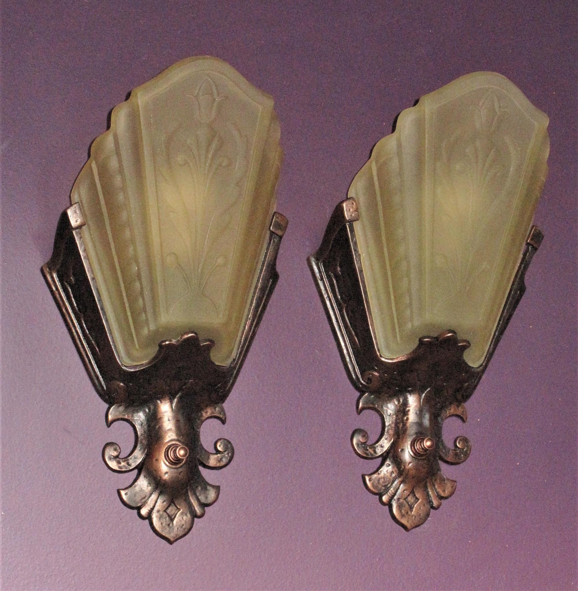 3 Art Deco / Revival Slip-Schirm-Wandleuchter, 1930er Jahre, Preis pro Paar (Gemalt) im Angebot