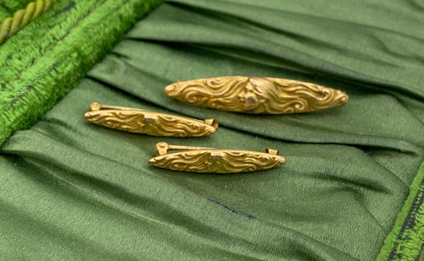 3 Broches Art Nouveau Maiden Woman Krementz 14 Karat Gold Circa 1900 Antique en vente 1