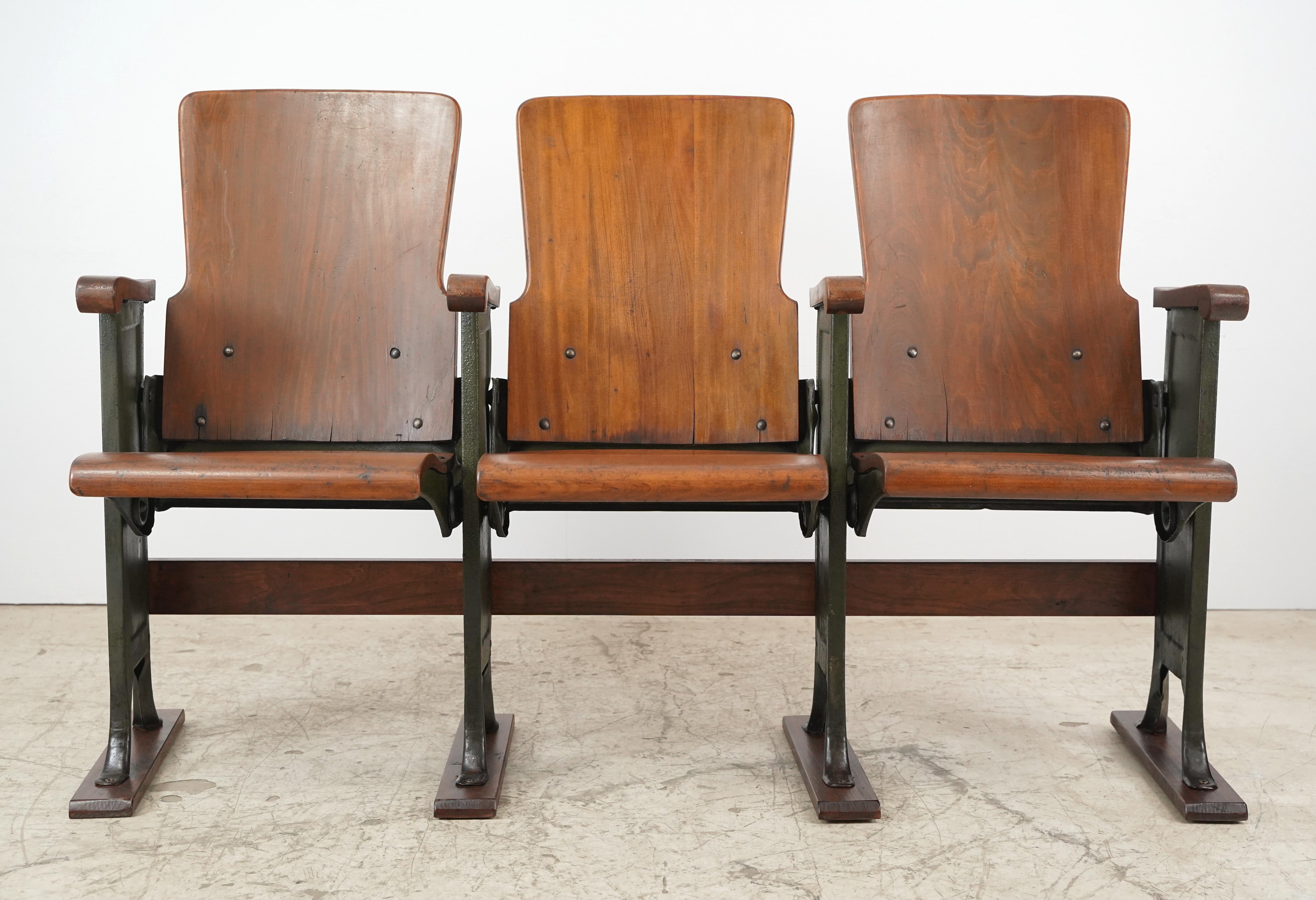 Americano Set di 3 posti a sedere per auditorium Golden Door School NJ in vendita