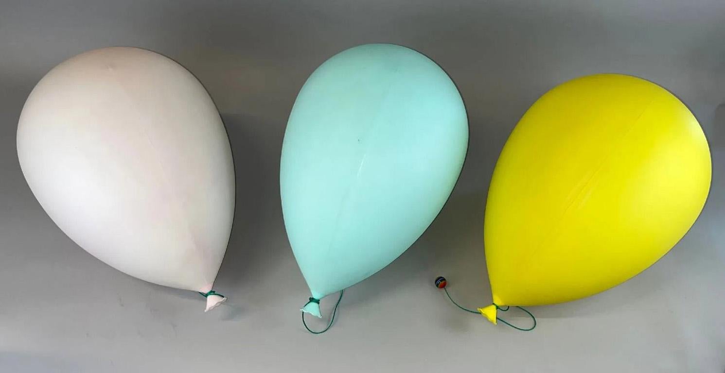3 apliques globo, Bilumen de Yves Chritin, Italia 1975 Plástico en venta
