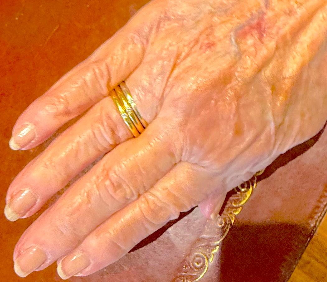 3 fasce in oro 18 carati di tre colori, ciascuna con un diamante In condizioni ottime in vendita a Baltimore, MD