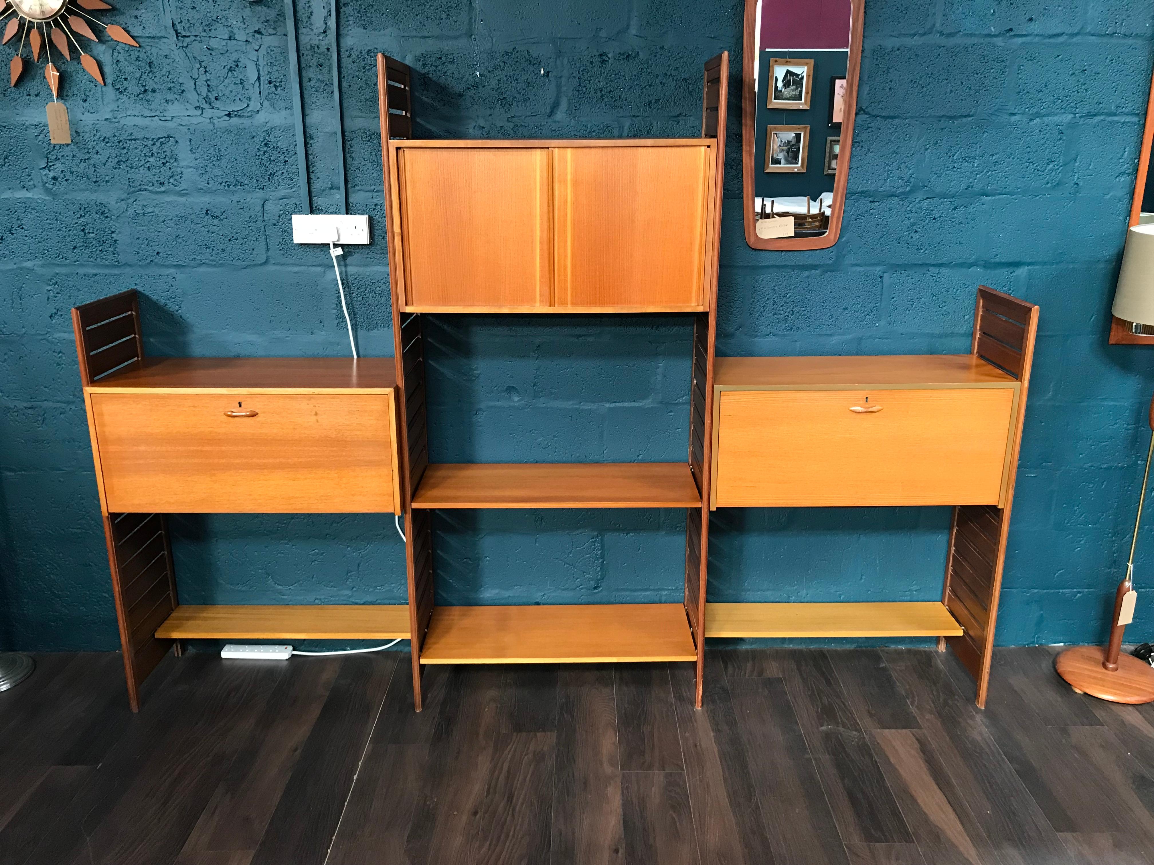 3-Bay Ladderax Teak Midcentury Shelving System by Robert Heal for Staples In Good Condition For Sale In Glasgow, GB