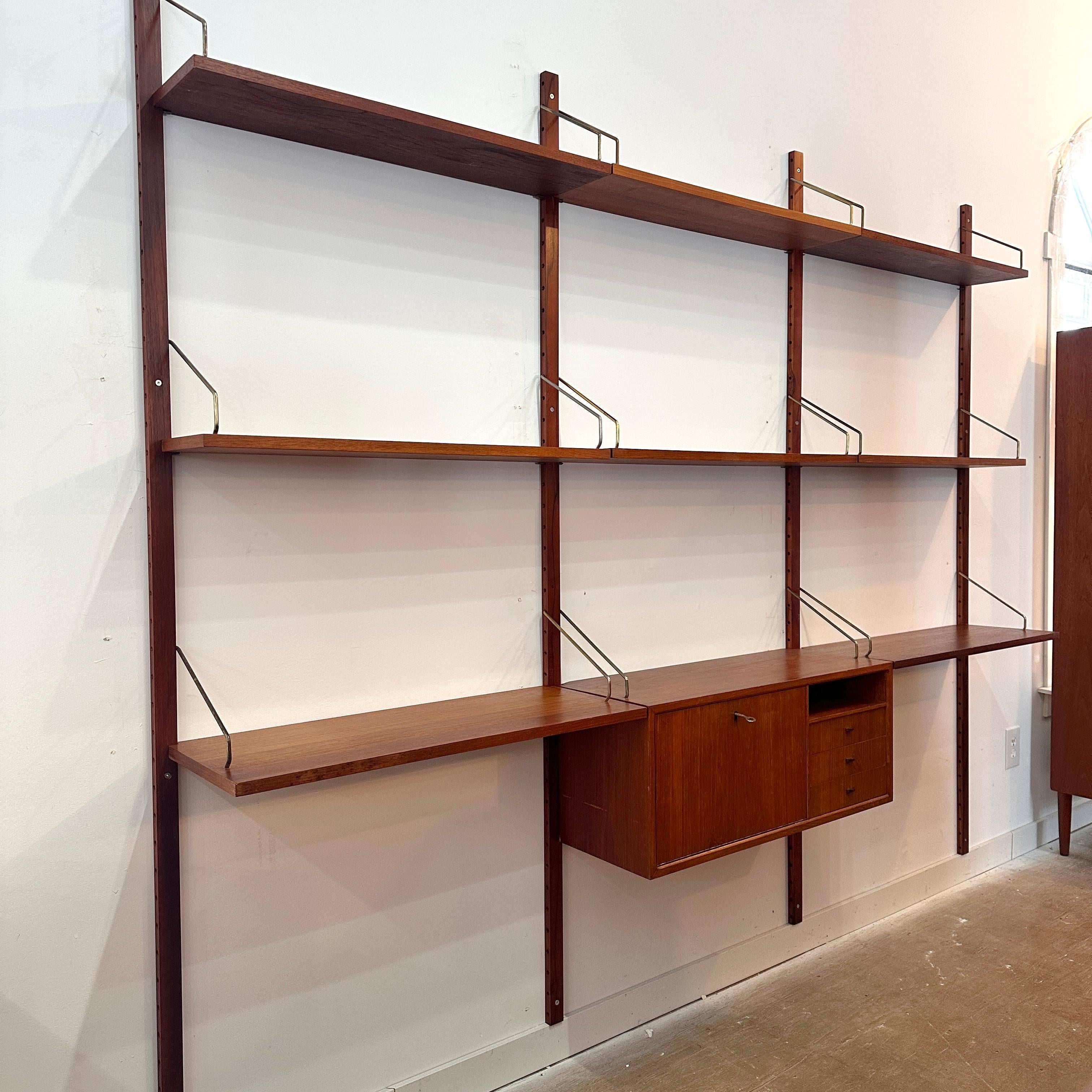 Mid-Century moderno Parete attrezzata a 3 vani in teak di Poul Cadovius in vendita