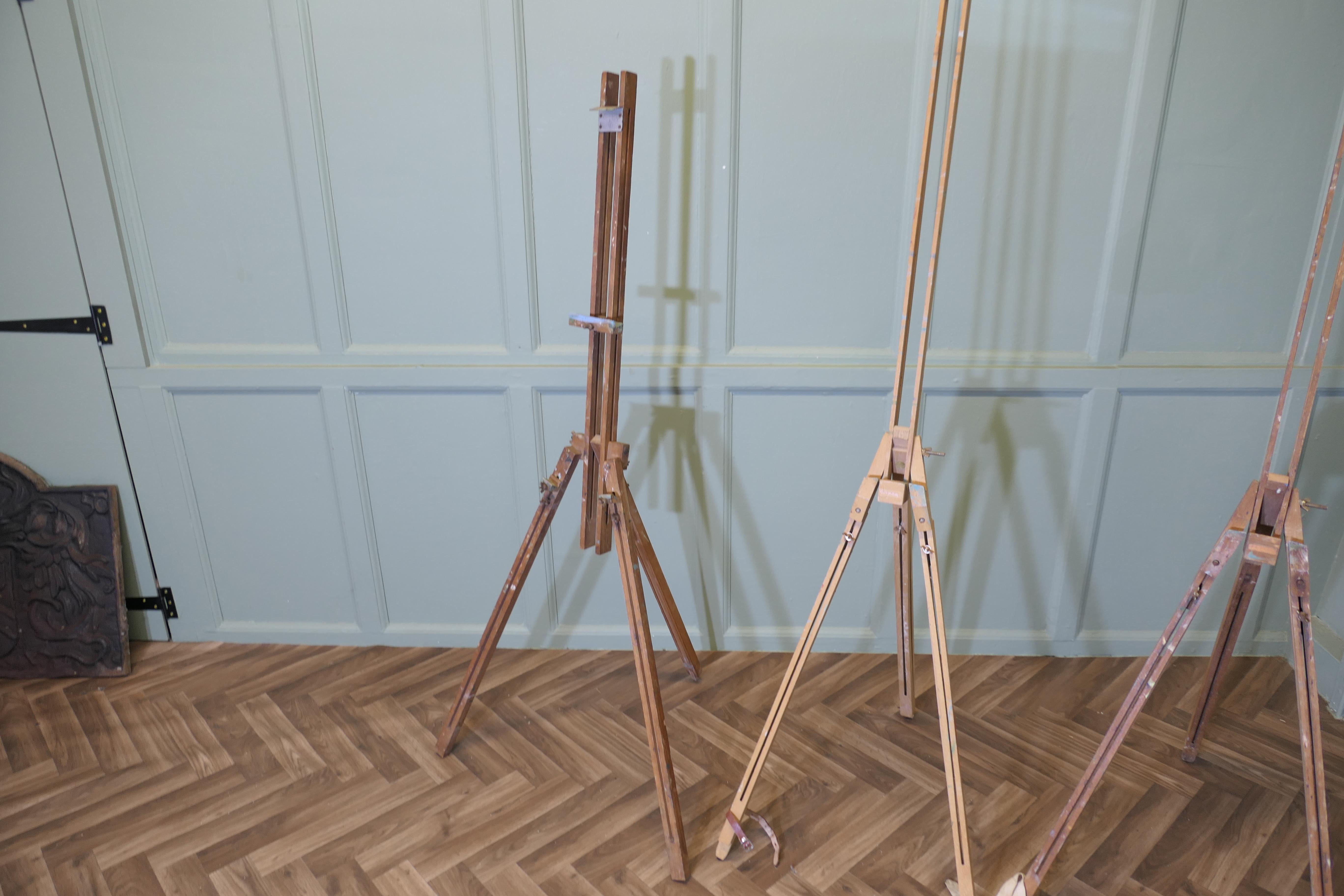 Industriel 3 Beech Portable Folding Easels   Each Easel height is adjustable and the pictur en vente