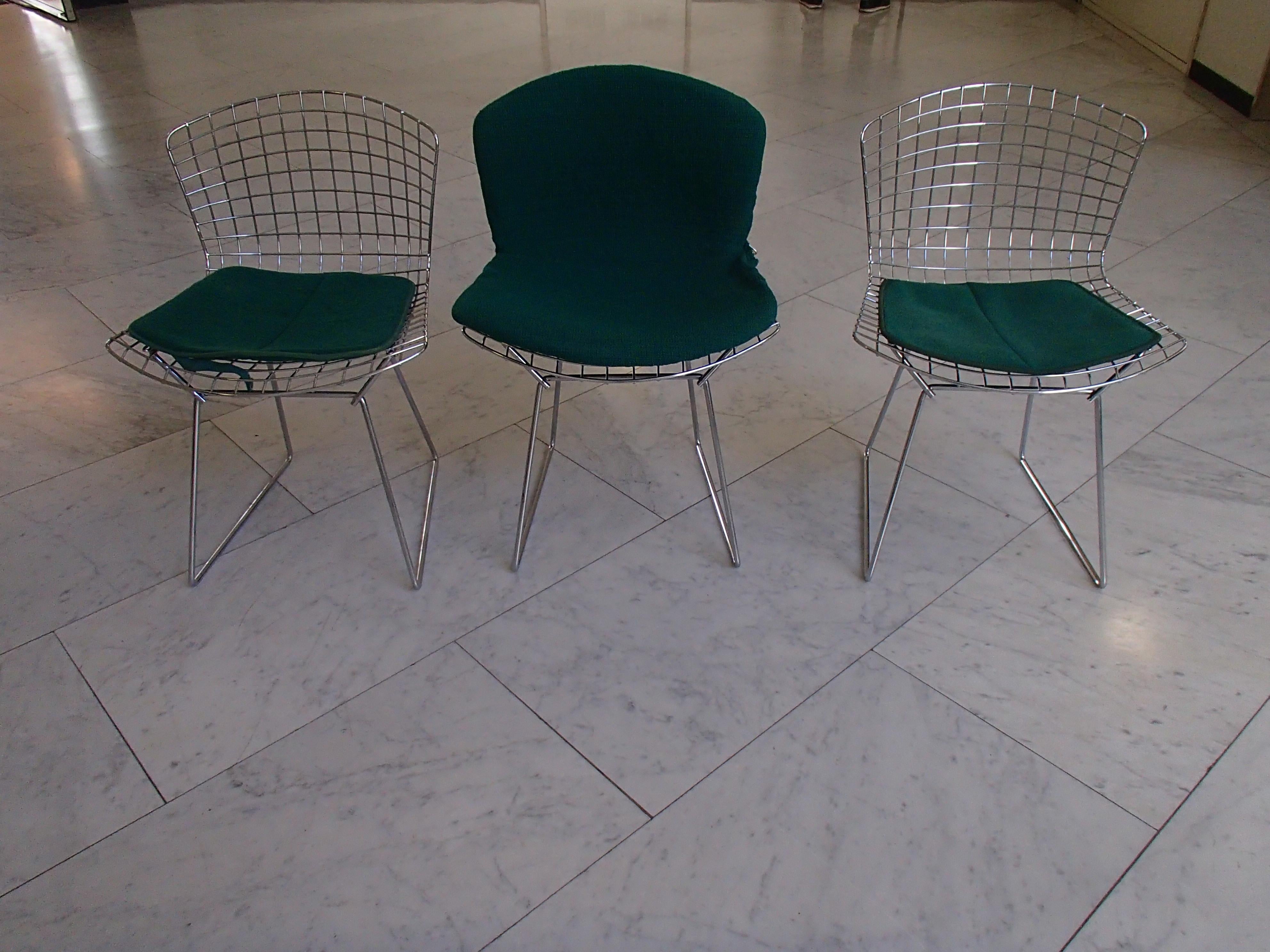 Late 20th Century 3 Bertoia Chrome Chairs with Green Cushions