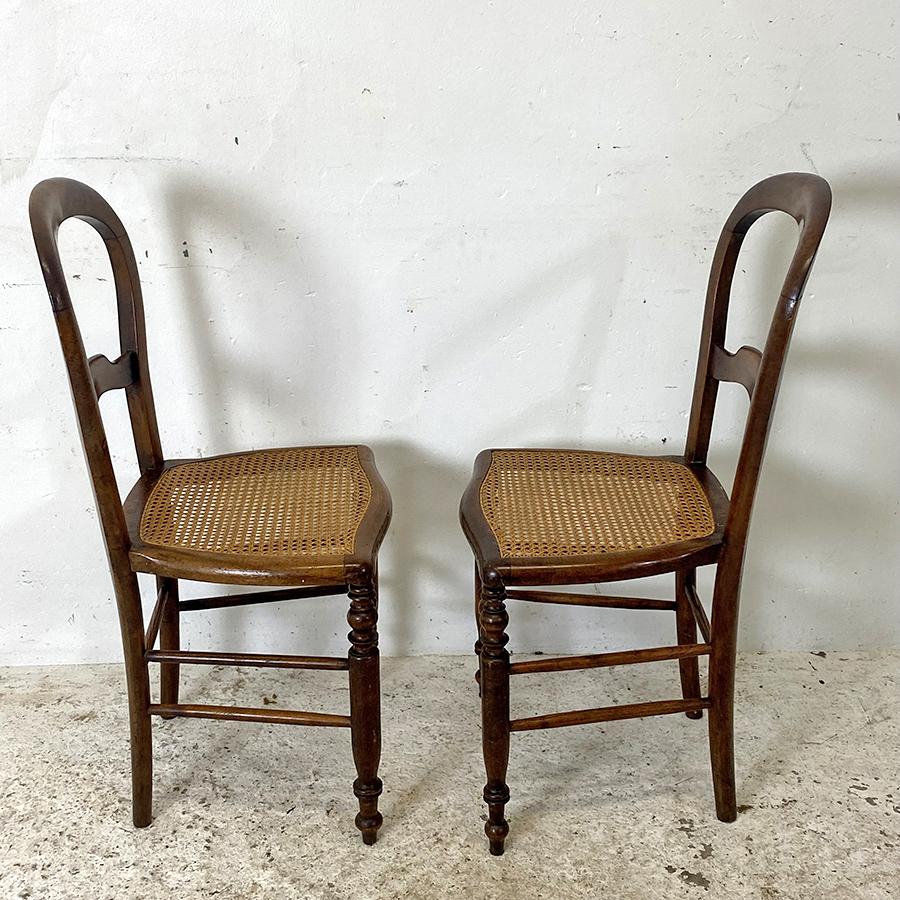 3 beautiful bistro chairs from Paris in very good condition.
The seat is in rattan.