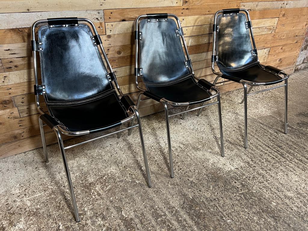 3 chaises de salle à manger Les Arcs noires Charlotte Perriand pour les Arcs, France, années 1960 Bon état - En vente à Markington, GB