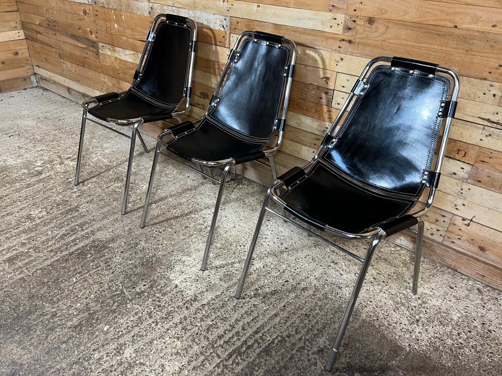 20ième siècle 3 chaises de salle à manger Les Arcs noires Charlotte Perriand pour les Arcs, France, années 1960 en vente