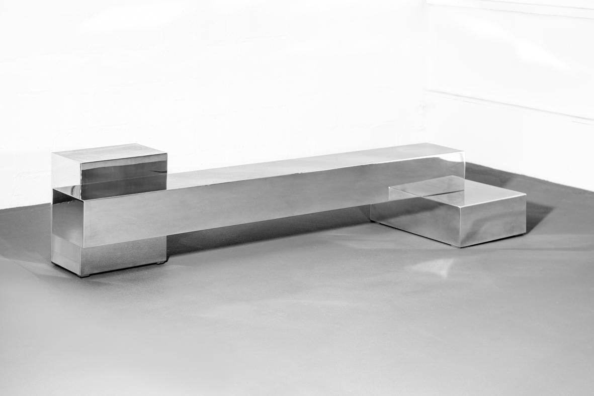 In the minimal series, this 3 blocks table consists of three polygons that are assembled together as if the horizontal is held in levitation. It is in the calculation of the dimensions of the supporting parts that we arrive at this illusion. The