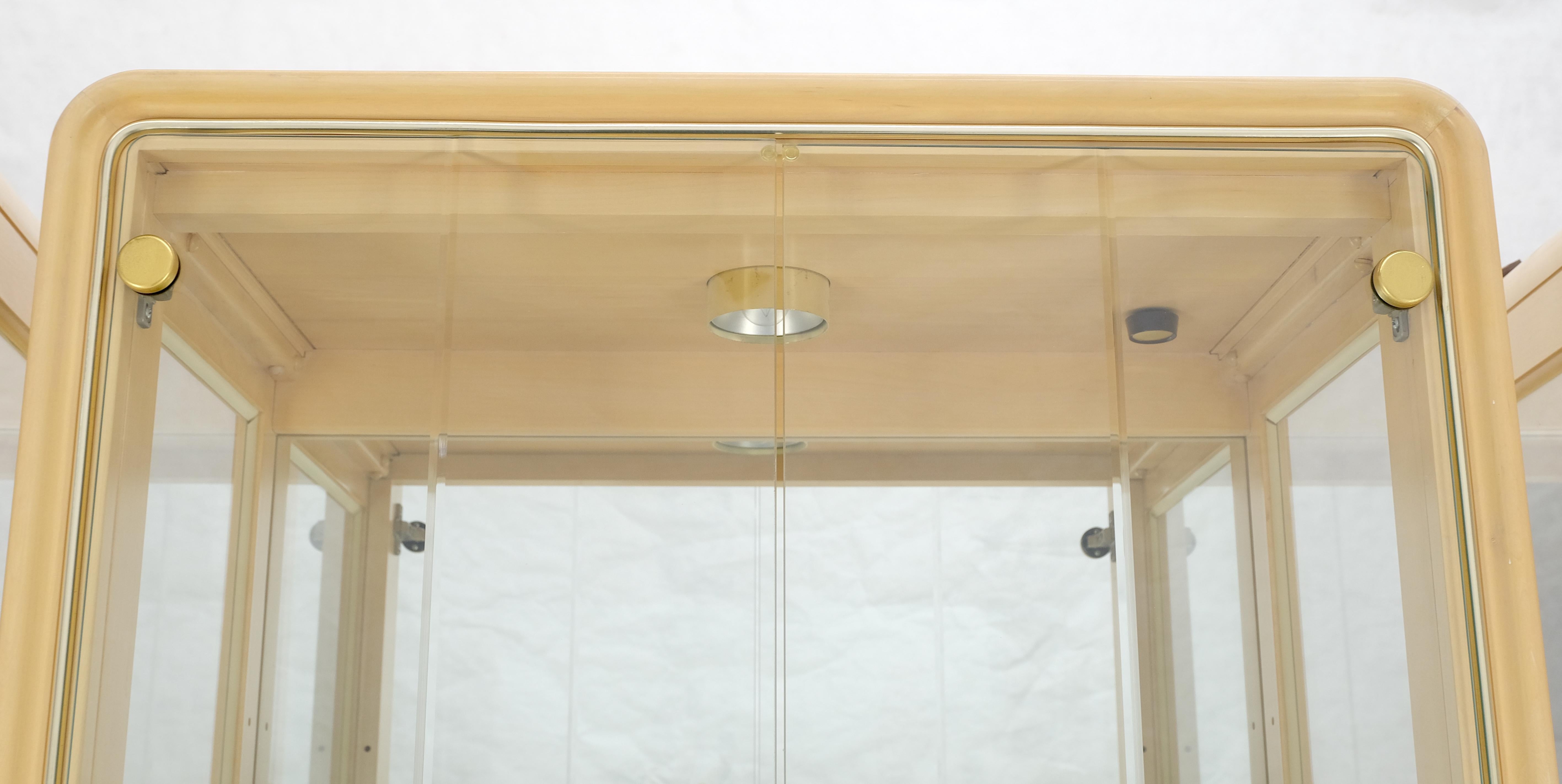 Laccato 3 casse da esposizione in legno biondo con ante in vetro, scaffali in vetro MINT! in vendita