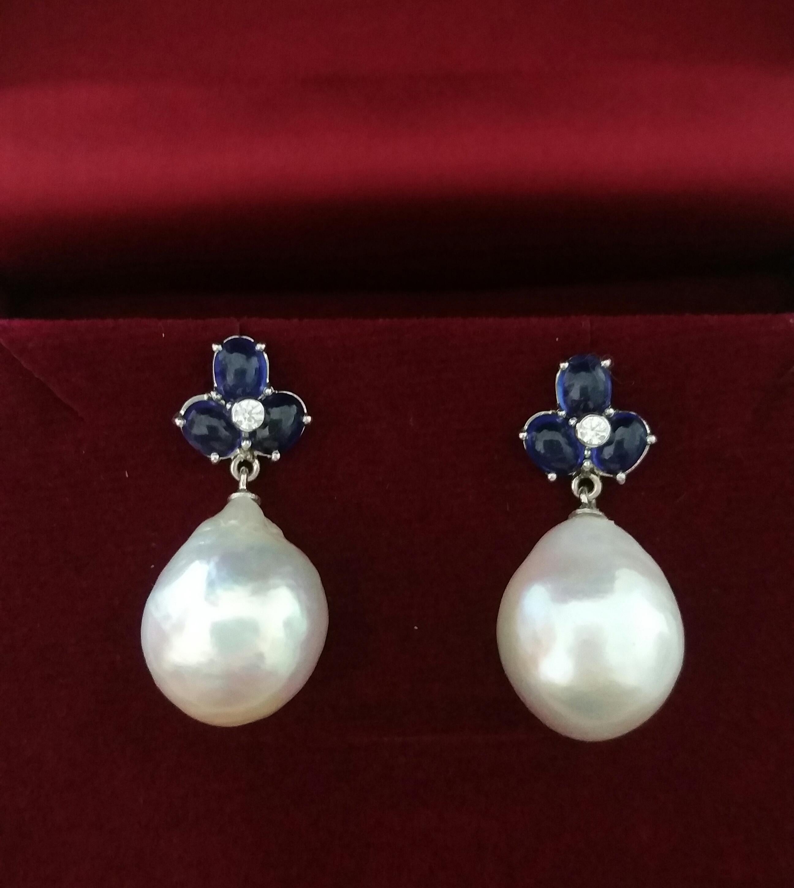 3 Boucles d'oreilles saphir bleu ovale Cabs or diamants forme poire perles baroques en vente 4