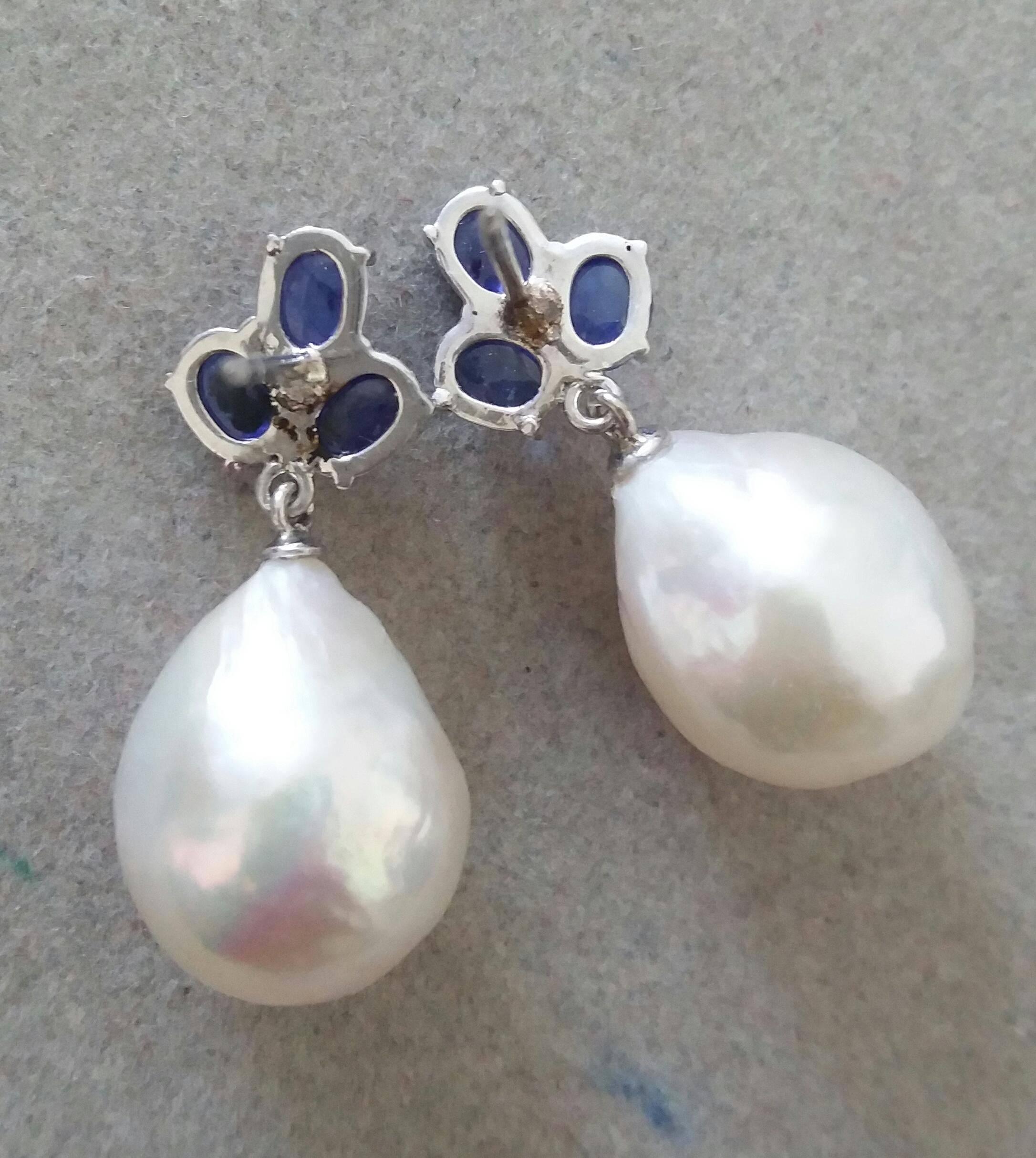 3 Boucles d'oreilles saphir bleu ovale Cabs or diamants forme poire perles baroques en vente 1