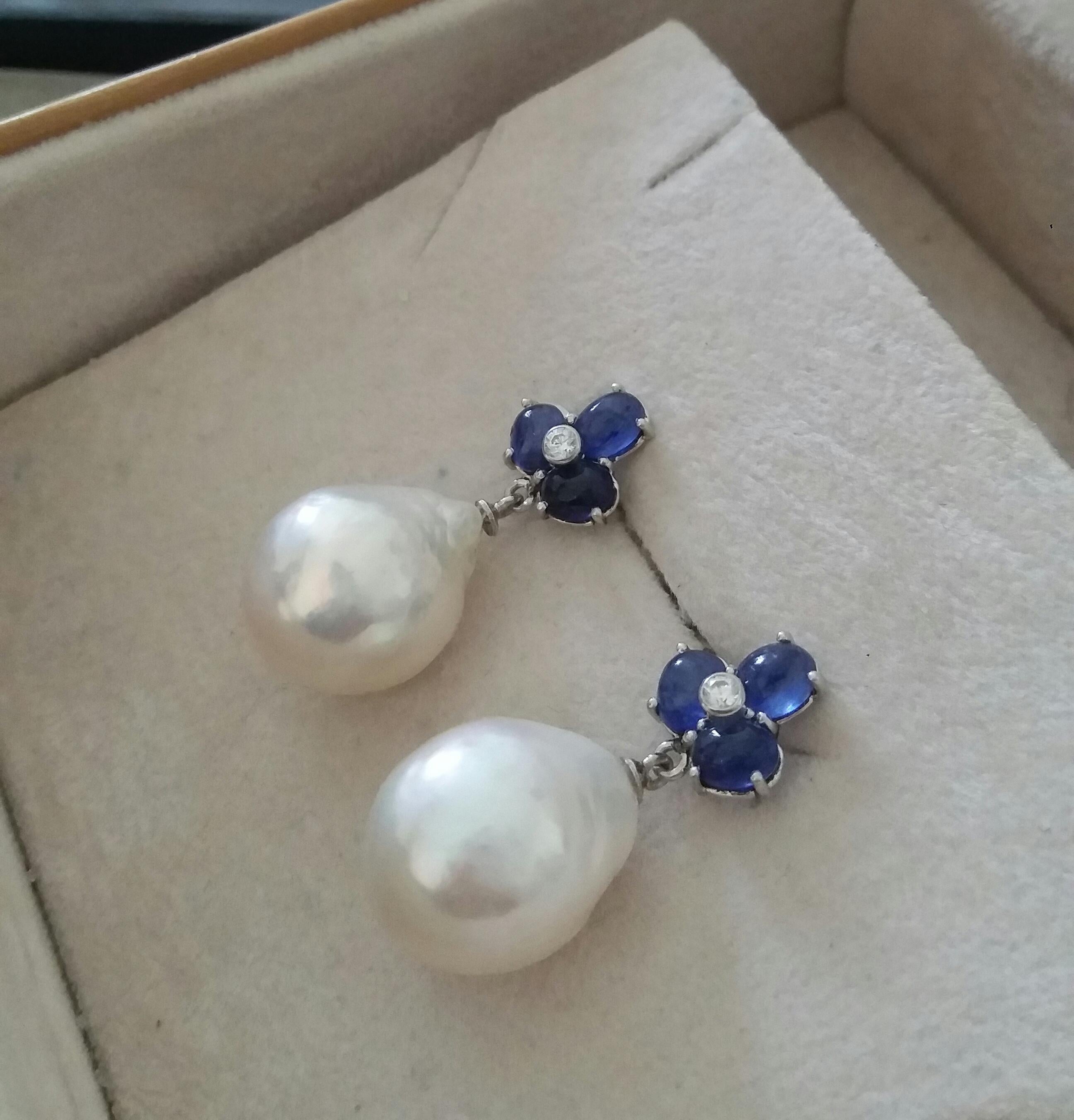 3 Boucles d'oreilles saphir bleu ovale Cabs or diamants forme poire perles baroques en vente 3