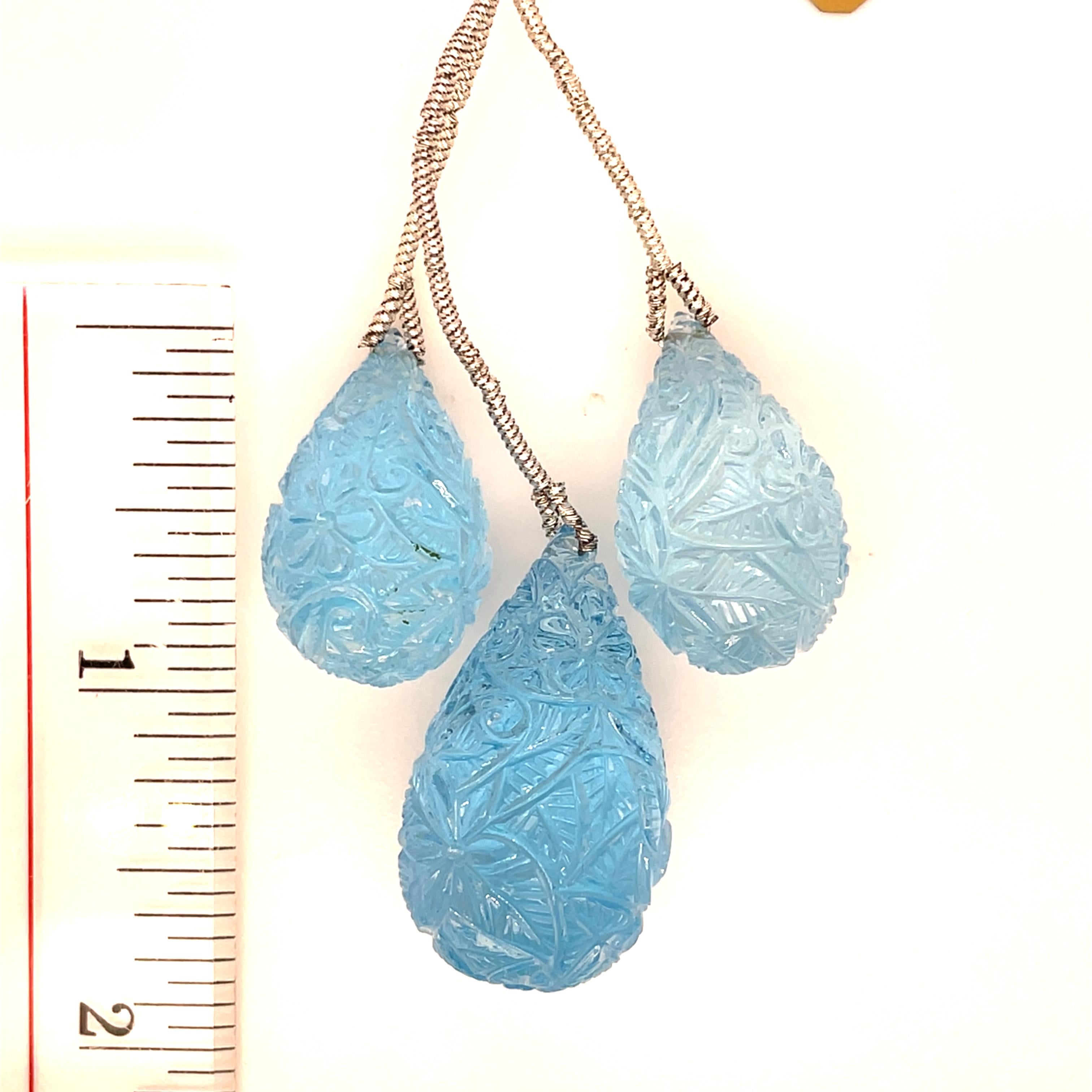 3 Gocce d'intaglio di topazio blu Cts 164,60 in vendita 6