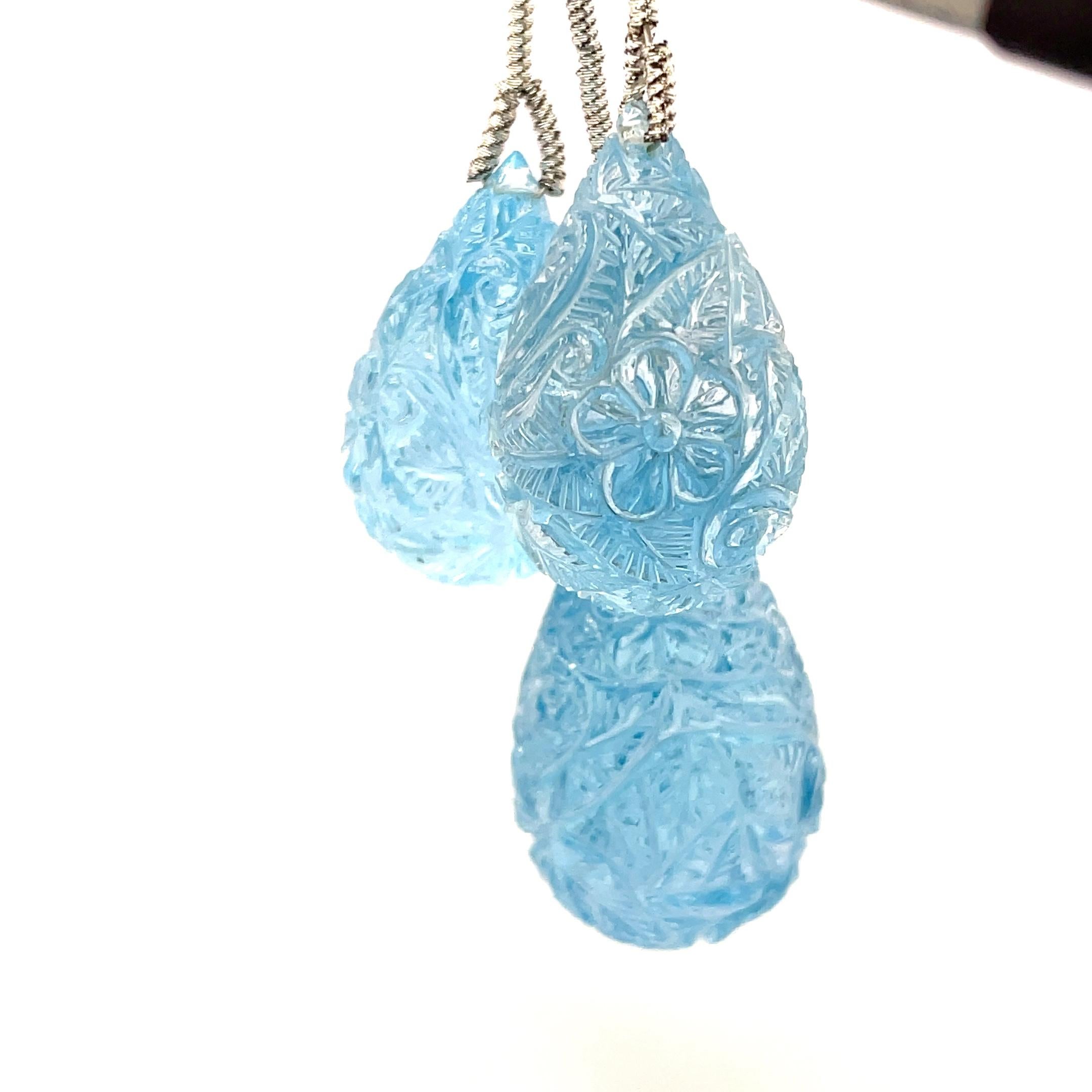 3 Gocce d'intaglio di topazio blu Cts 164,60 in vendita 1