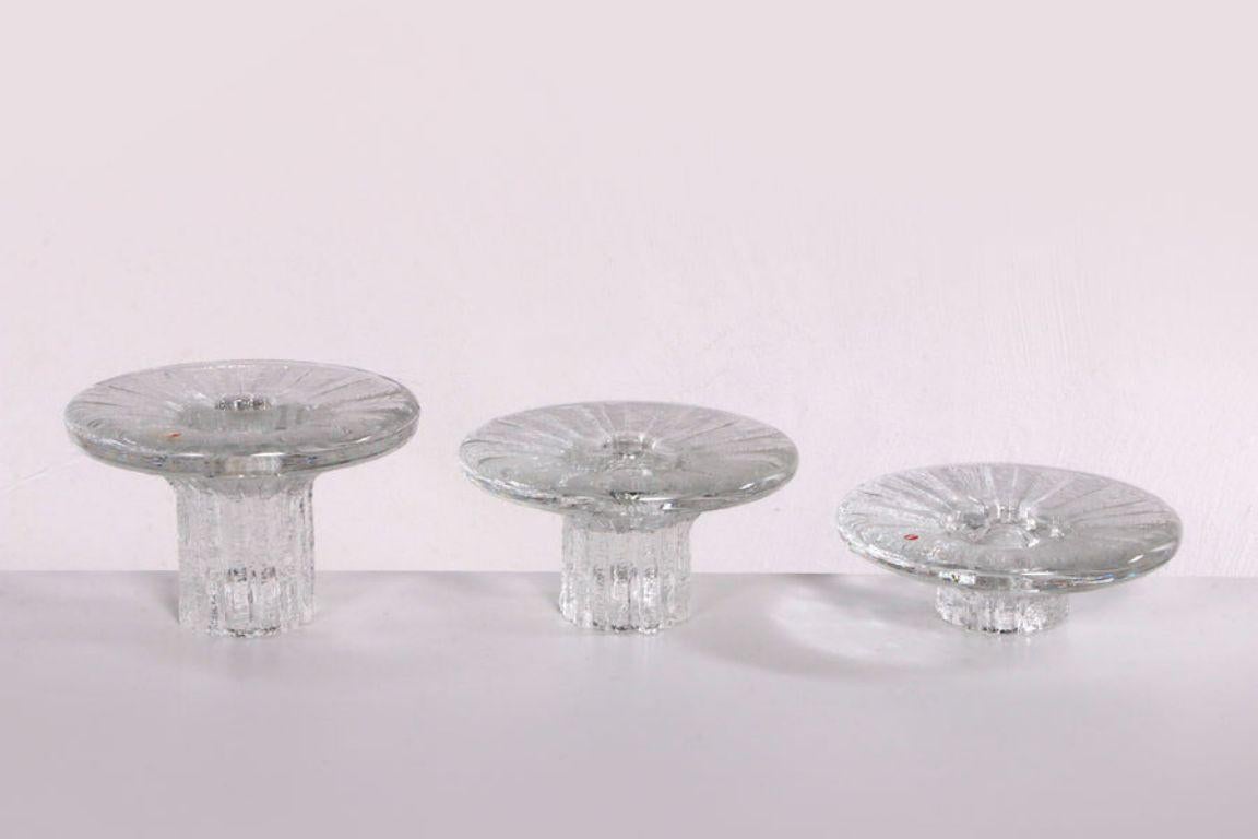 Set of 3 Bolero Timo Sarpaneva Kandelaars Finland, 1970 

This is a very nice set of 3 Iittala BOLERO candlesticks Designed by Timo Sarpaneva Vintage Finnish glass Finland 1970s.

Top condition and in excellent condition

The candle holder is really