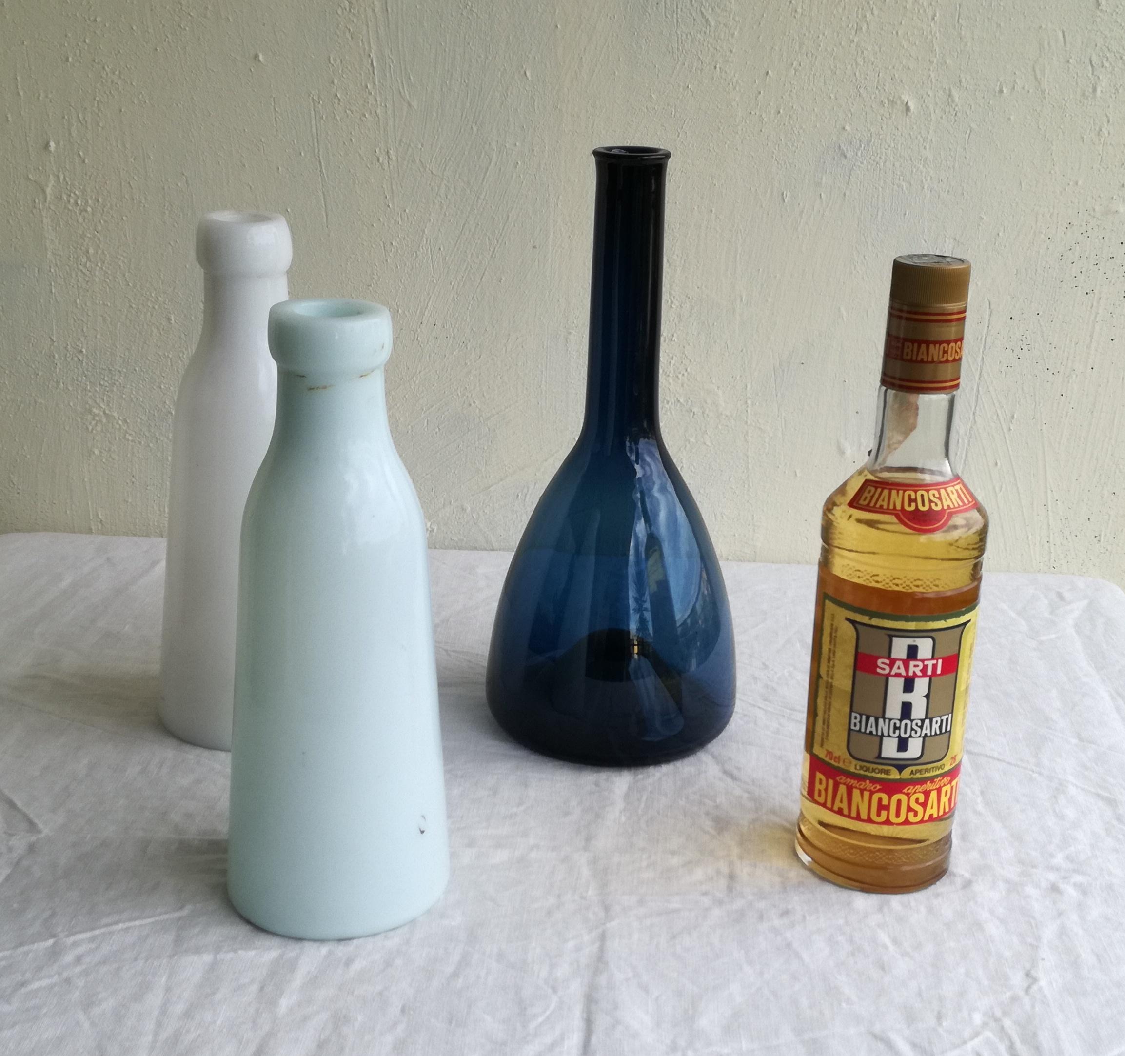 Late 20th Century 3 bottiglie decorative, anni 90 For Sale
