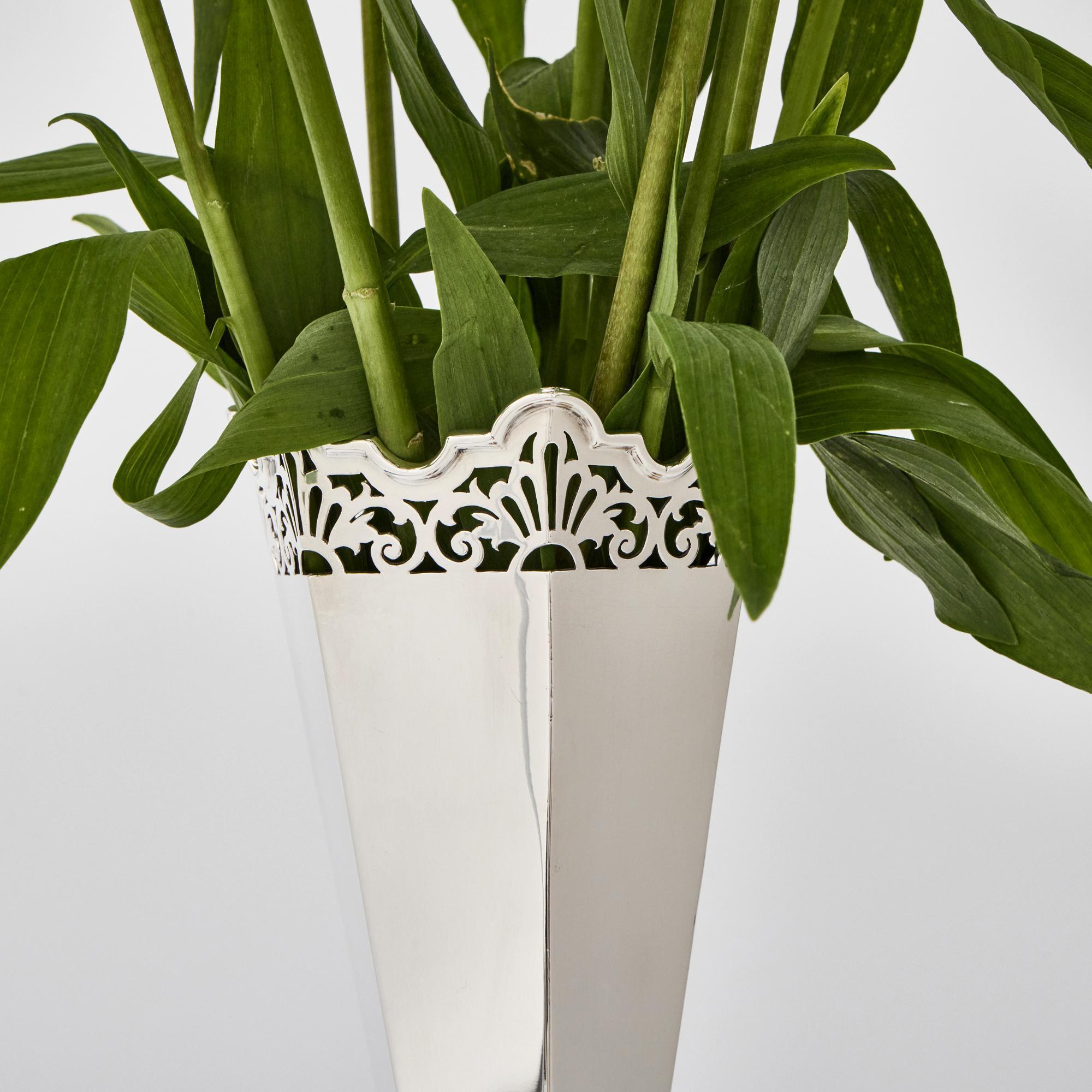 Centre de table épergne à 3 branches en argent antique en vente 4