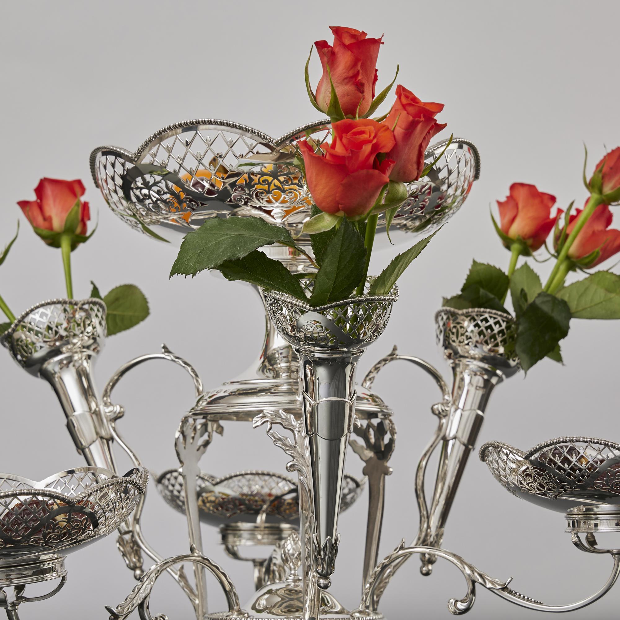 Centre de table épergne à 3 branches en argent antique en vente 4