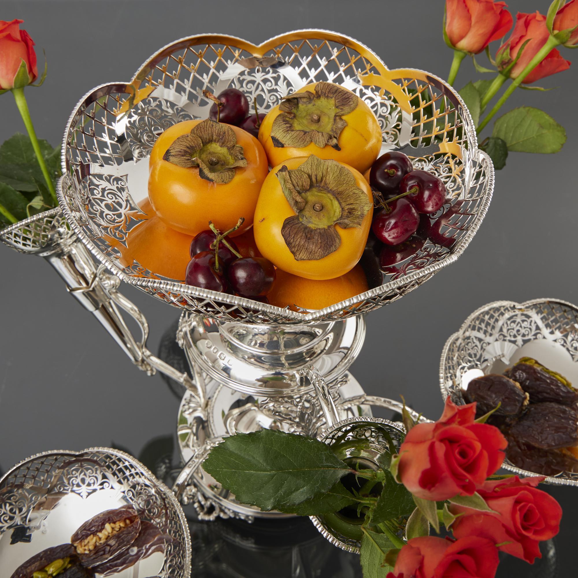 Centre de table épergne à 3 branches en argent antique en vente 5