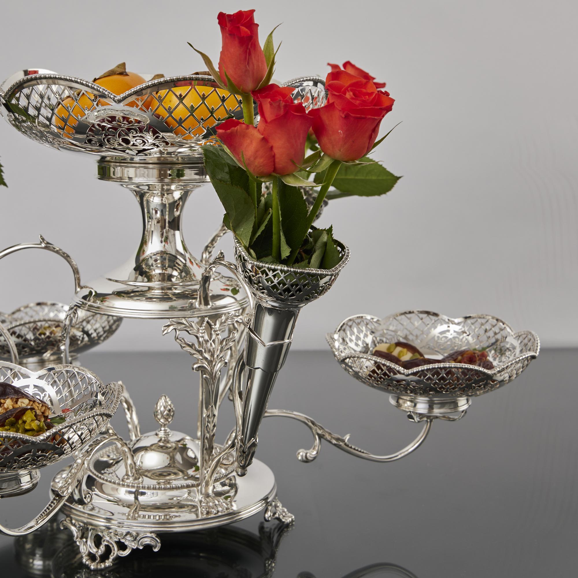 Centre de table épergne à 3 branches en argent antique en vente 7