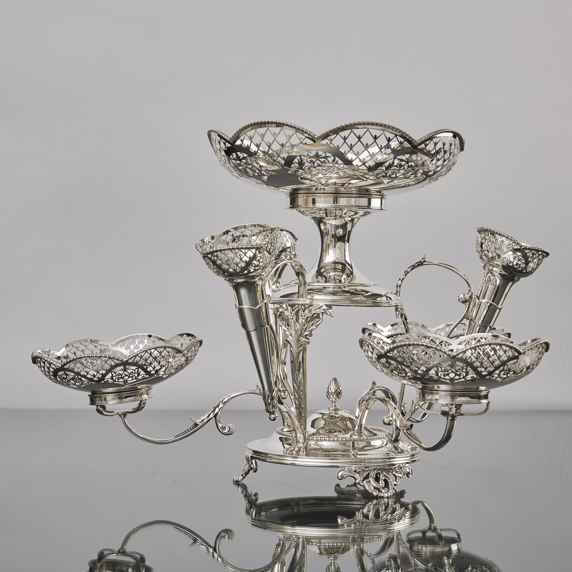 Art nouveau Centre de table épergne à 3 branches en argent antique en vente